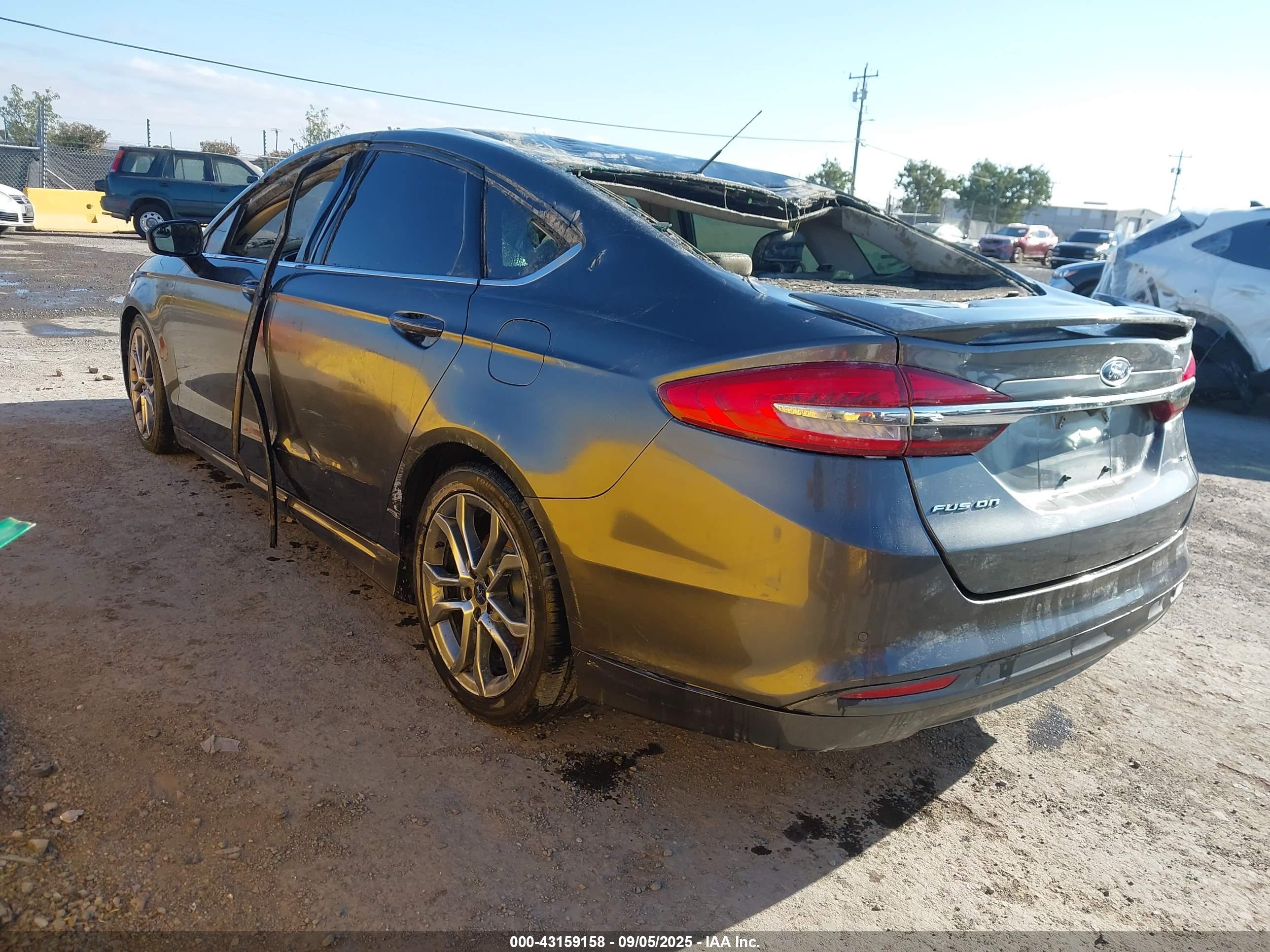 FORD FUSION image 3