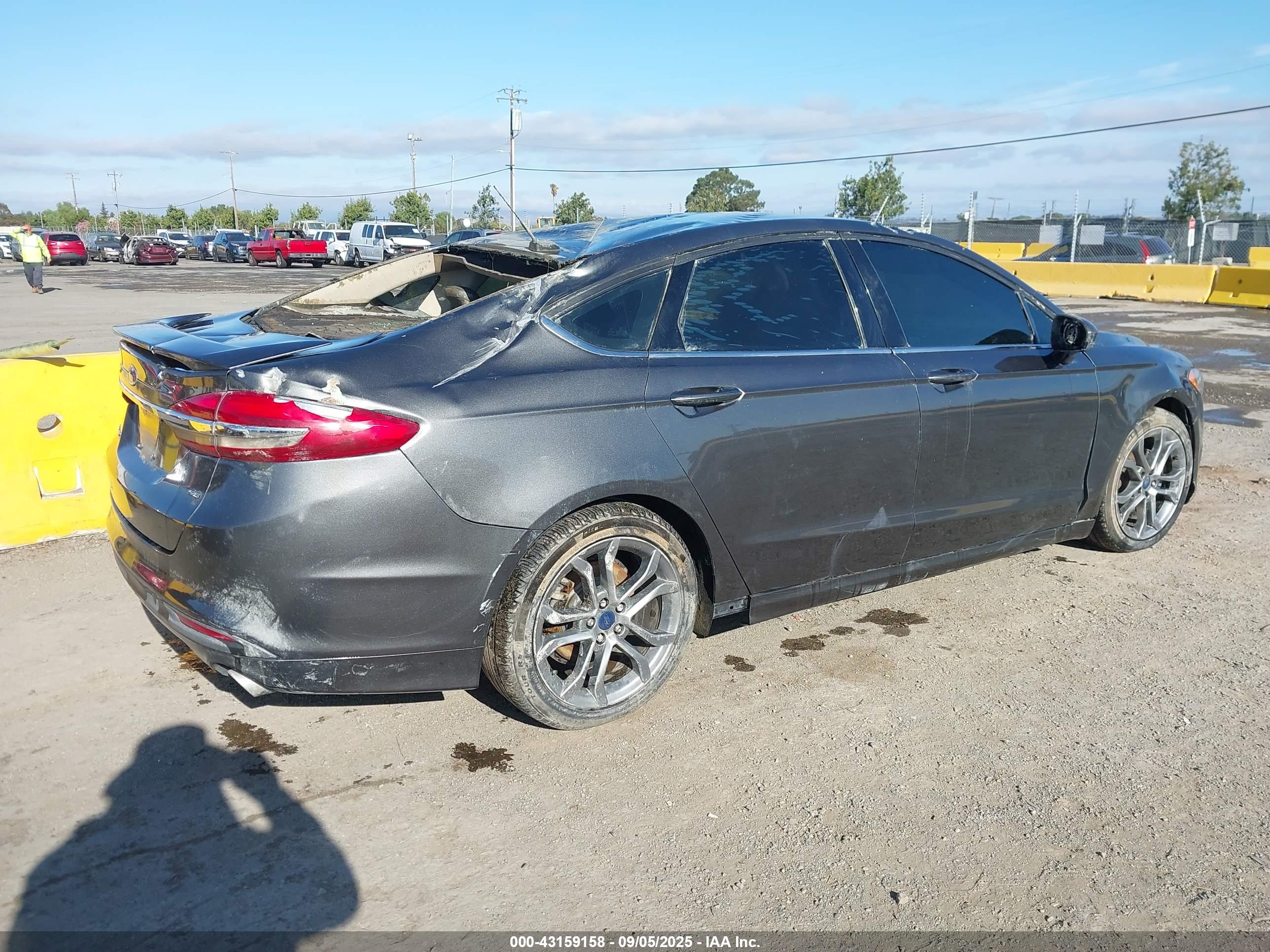 FORD FUSION image 4