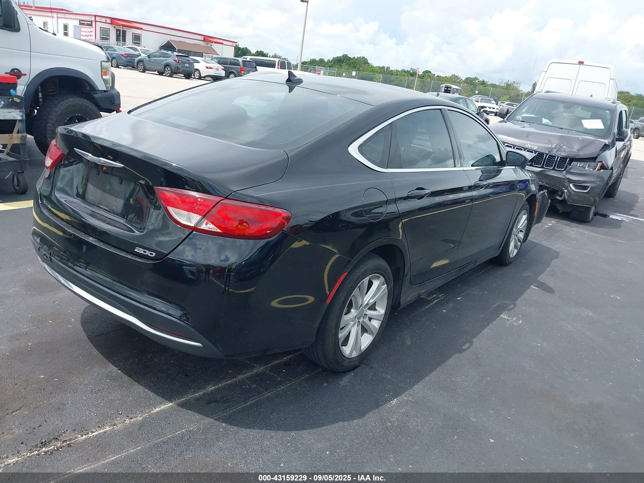 CHRYSLER 200 image 4