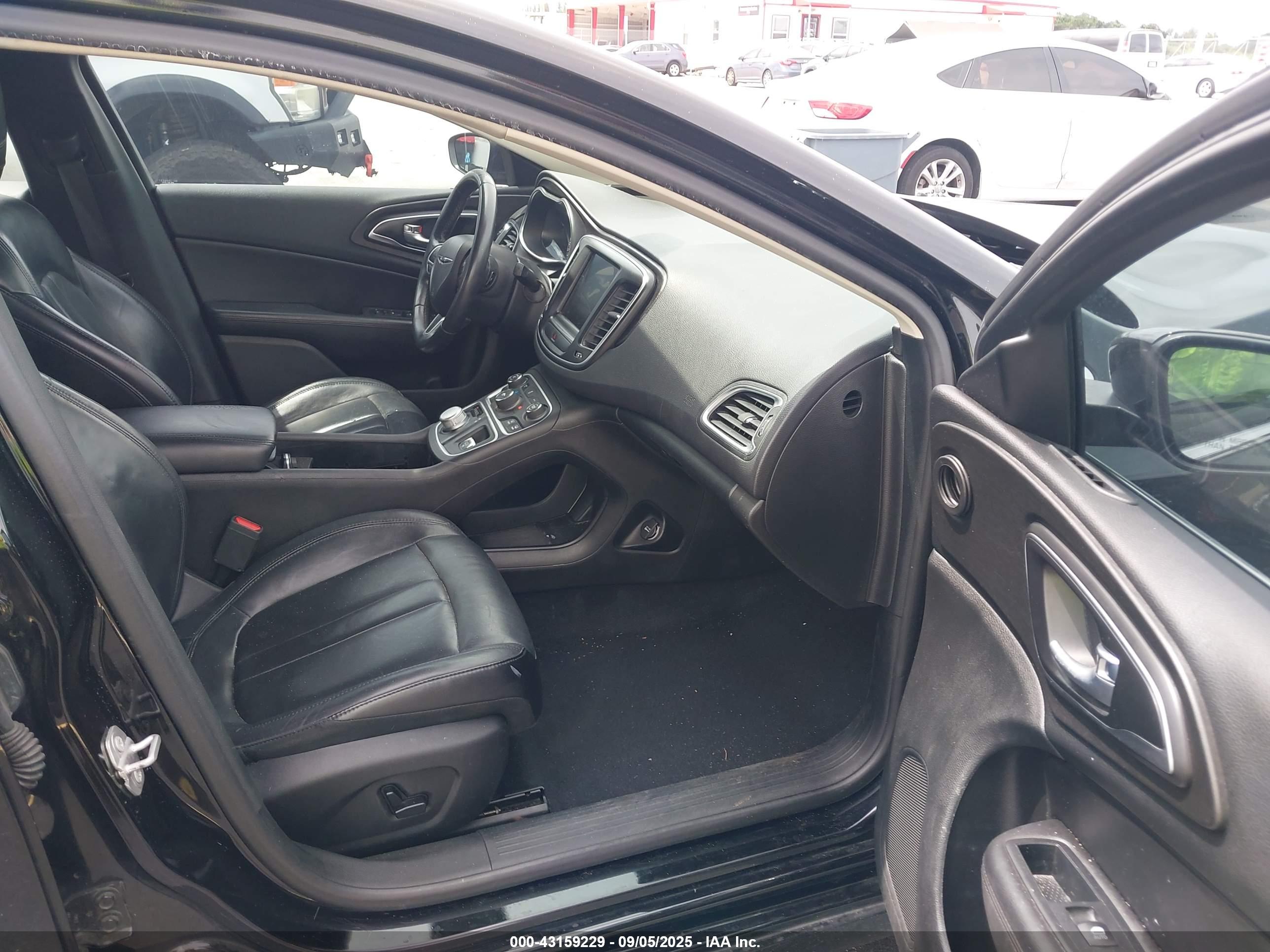 CHRYSLER 200 image 5