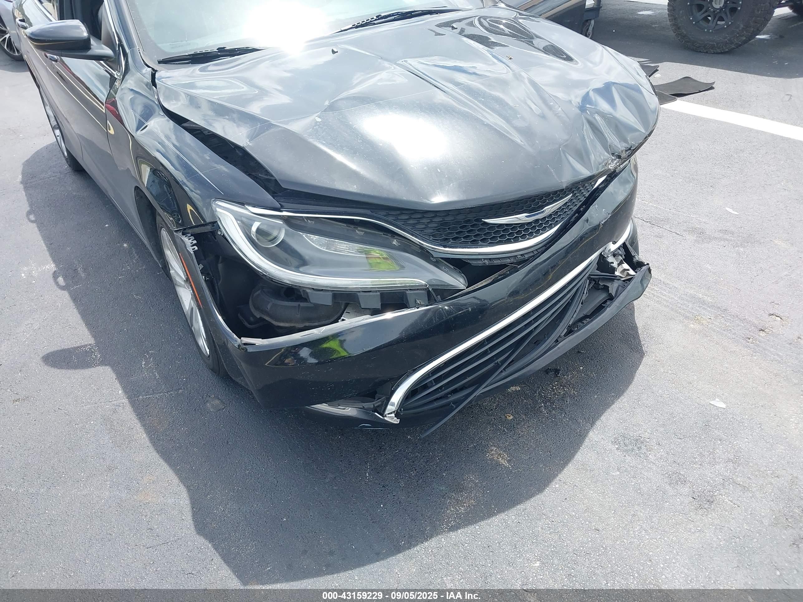 CHRYSLER 200 image 6