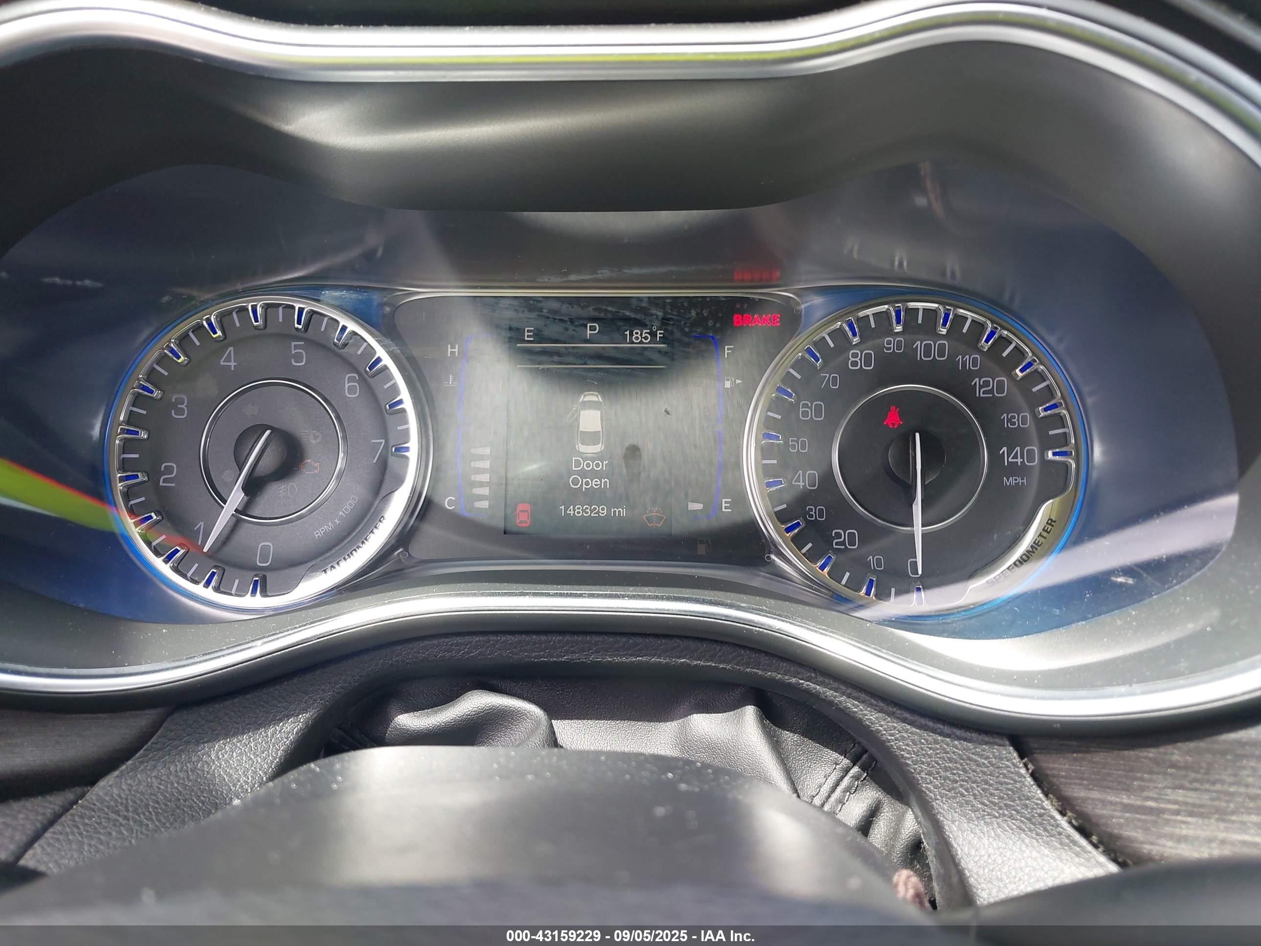 CHRYSLER 200 image 7