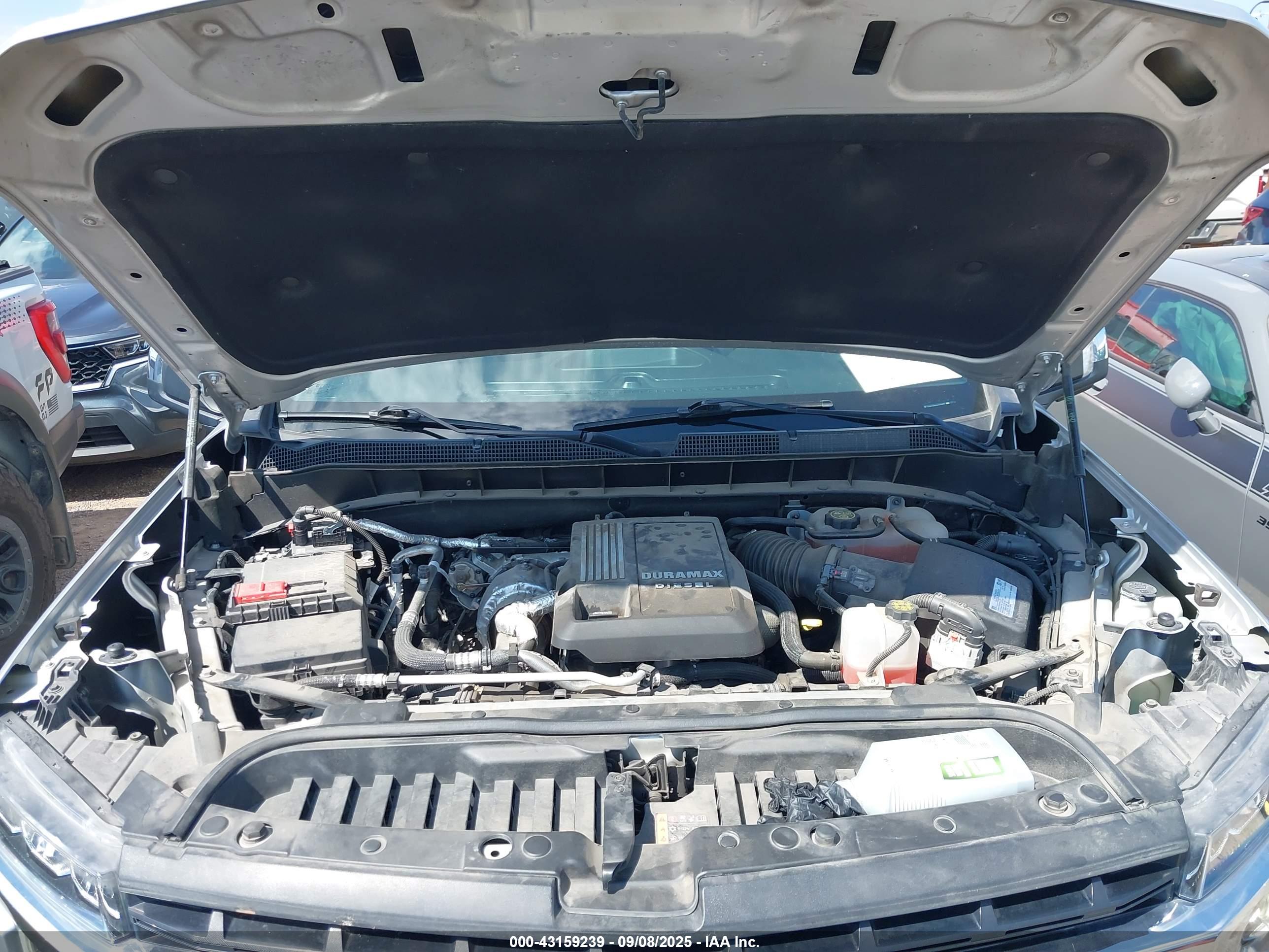 CHEVROLET SILVERADO image 10