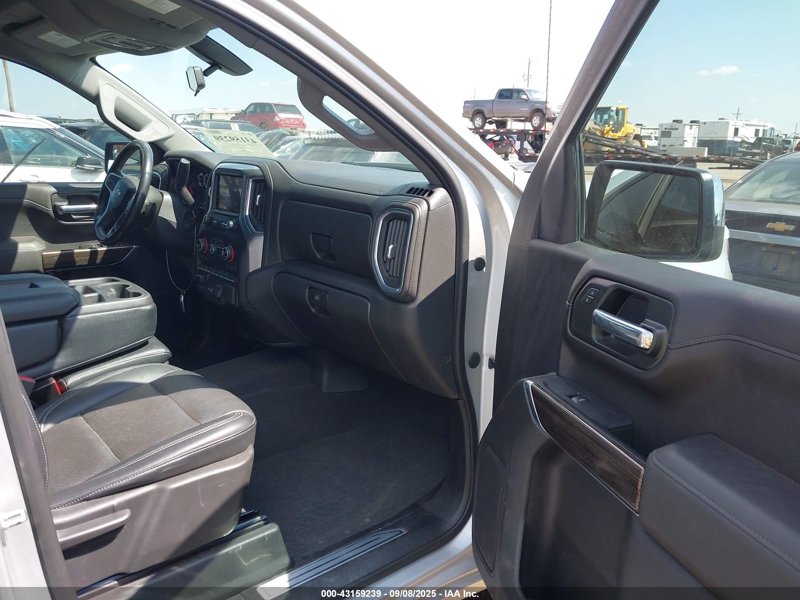 CHEVROLET SILVERADO image 5