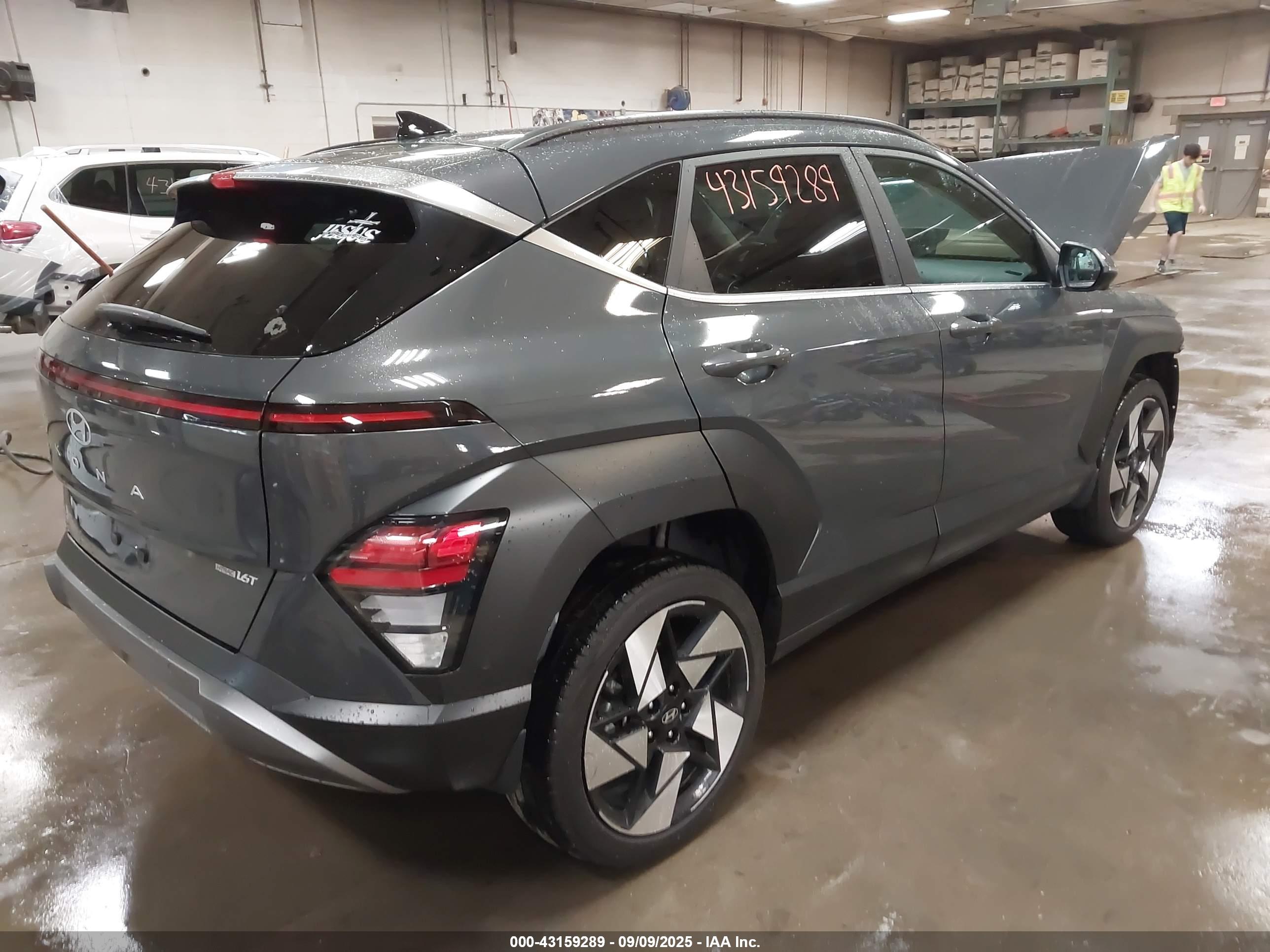 HYUNDAI KONA image 4