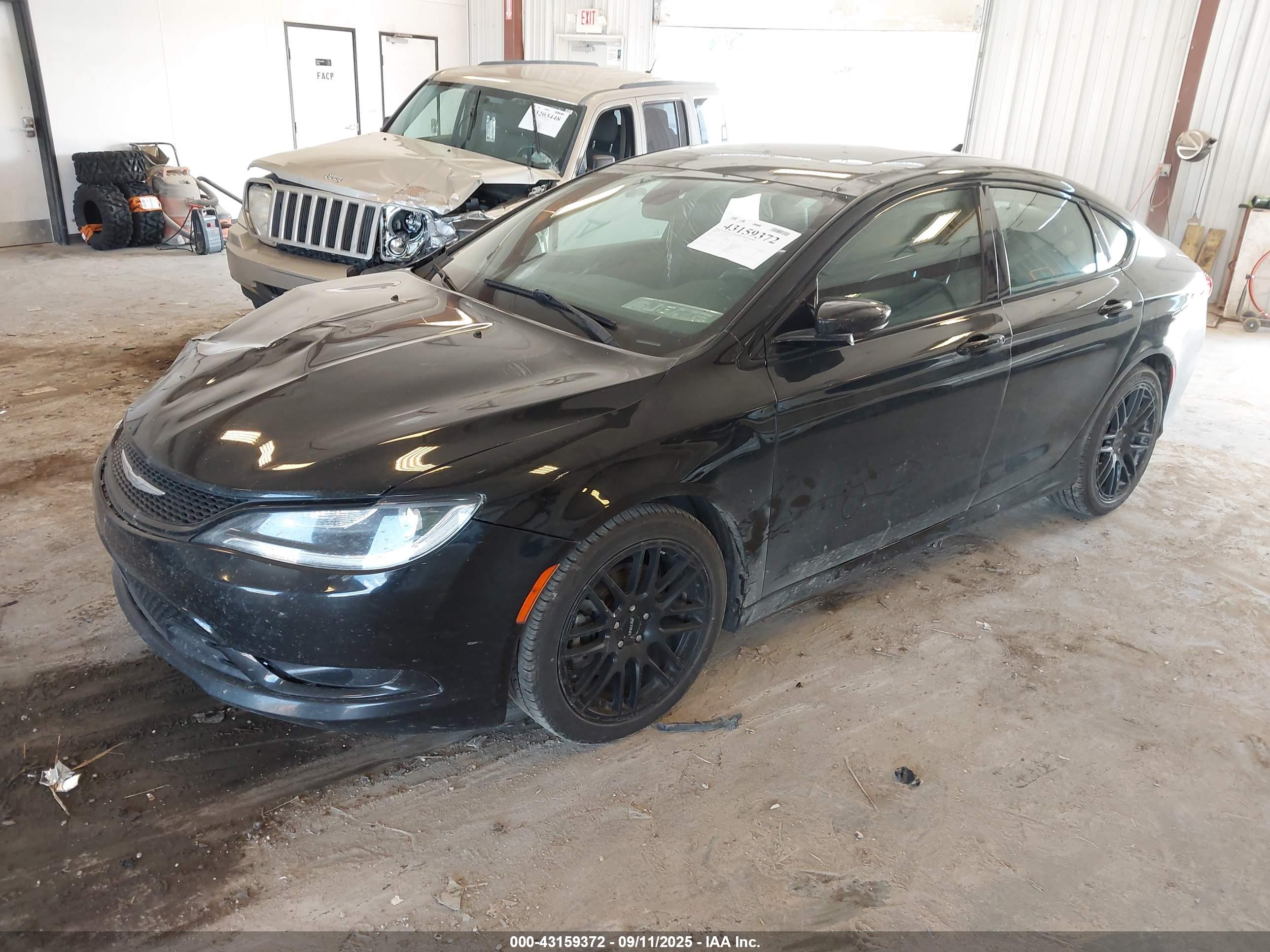 CHRYSLER 200 image 2