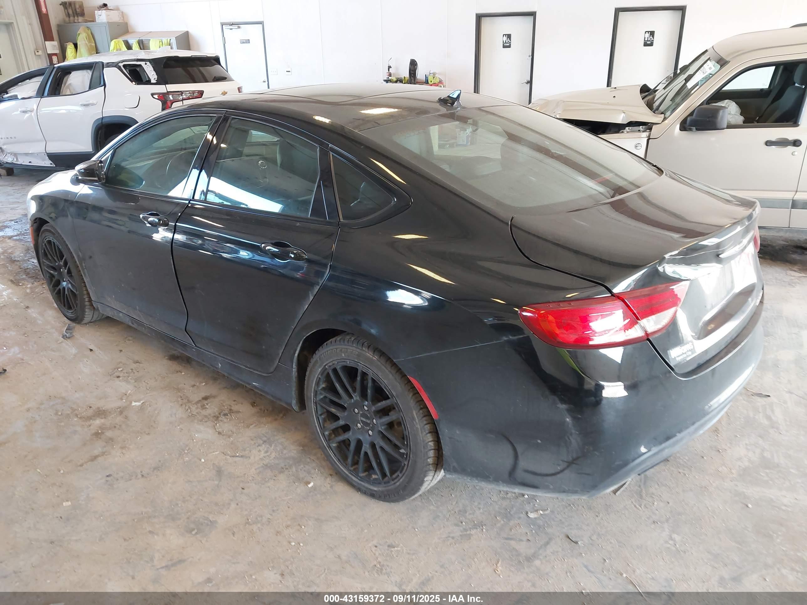 CHRYSLER 200 image 3