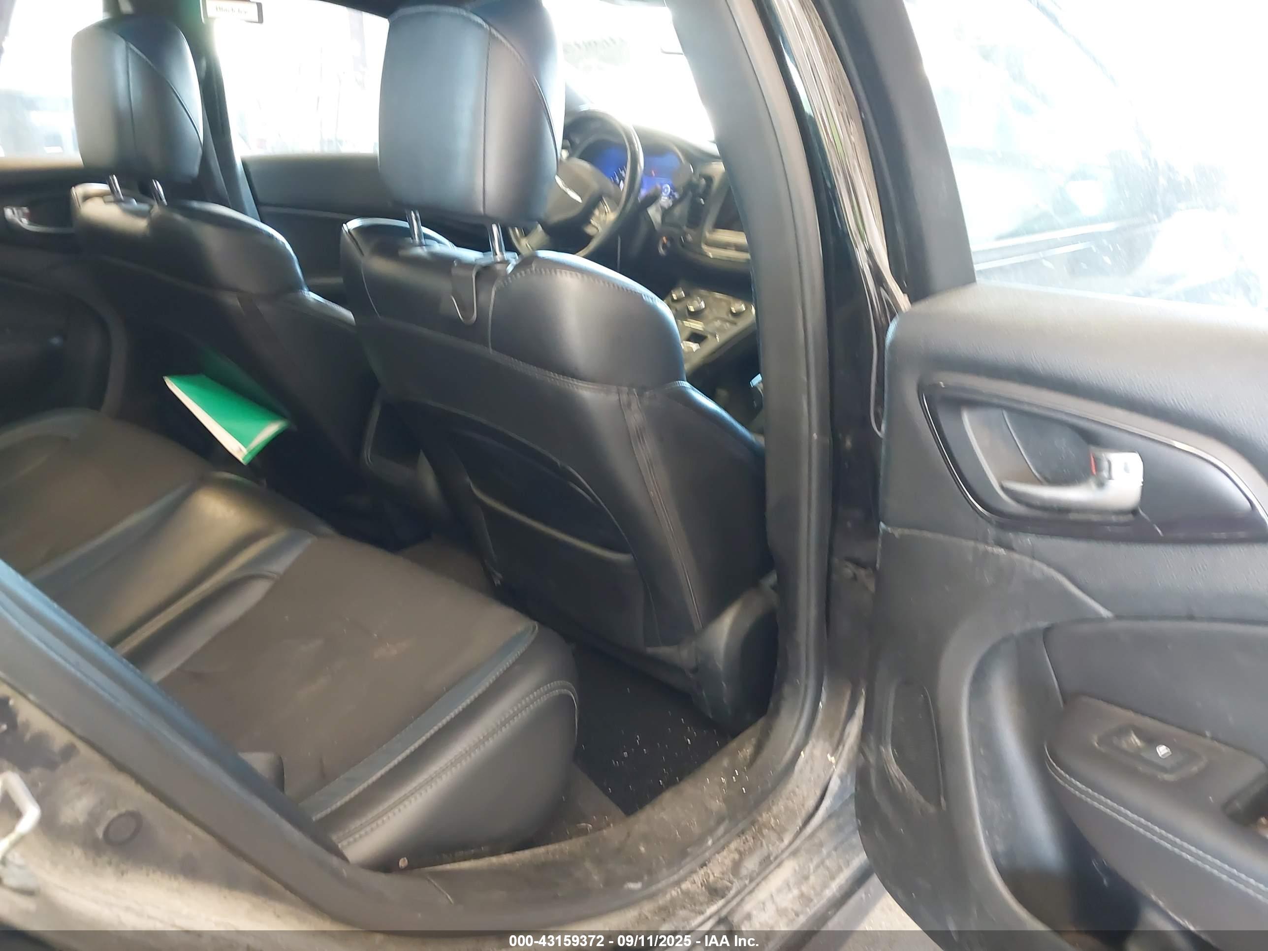 CHRYSLER 200 image 8