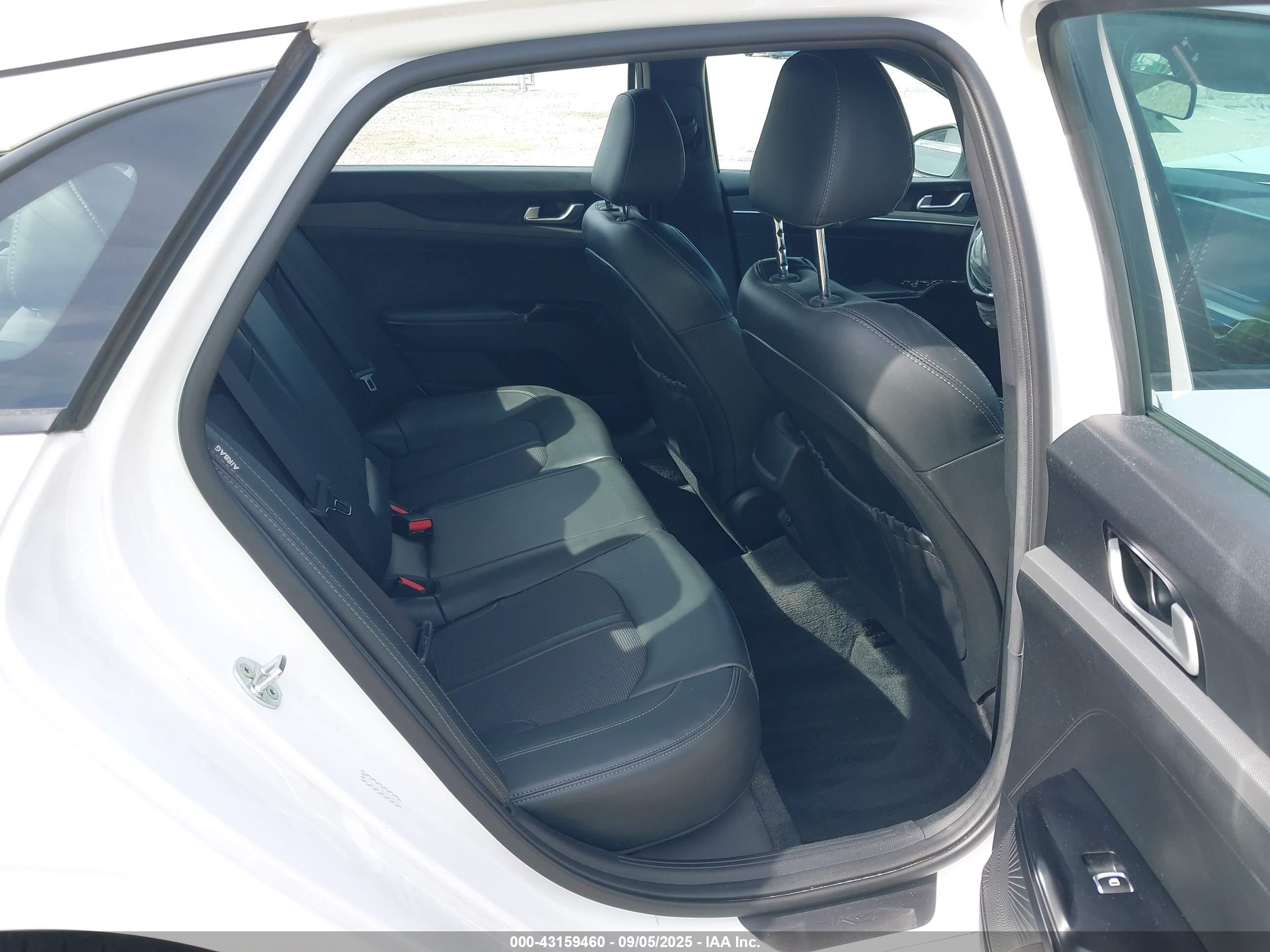 KIA K5 image 8