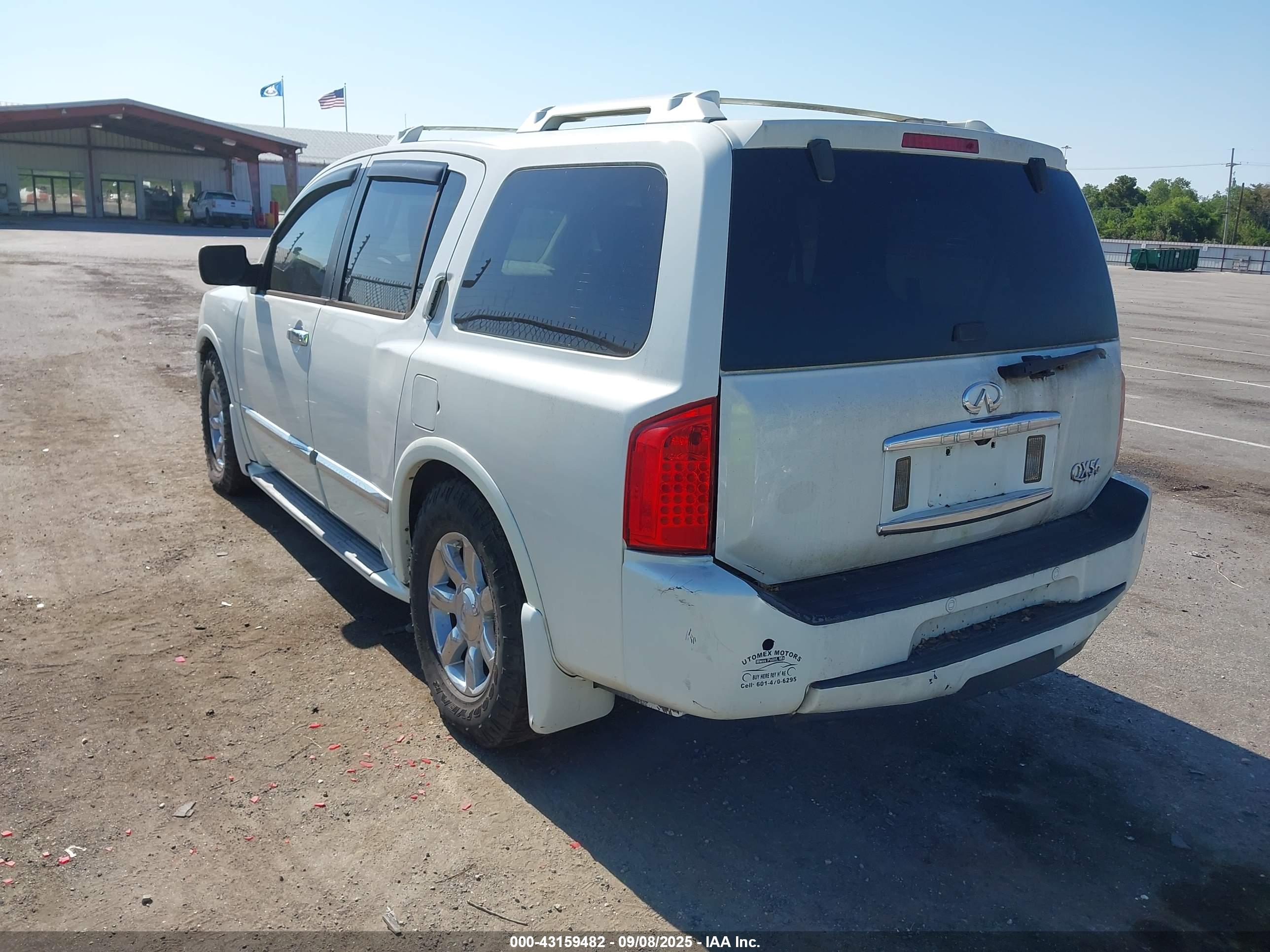 INFINITI QX56 image 3