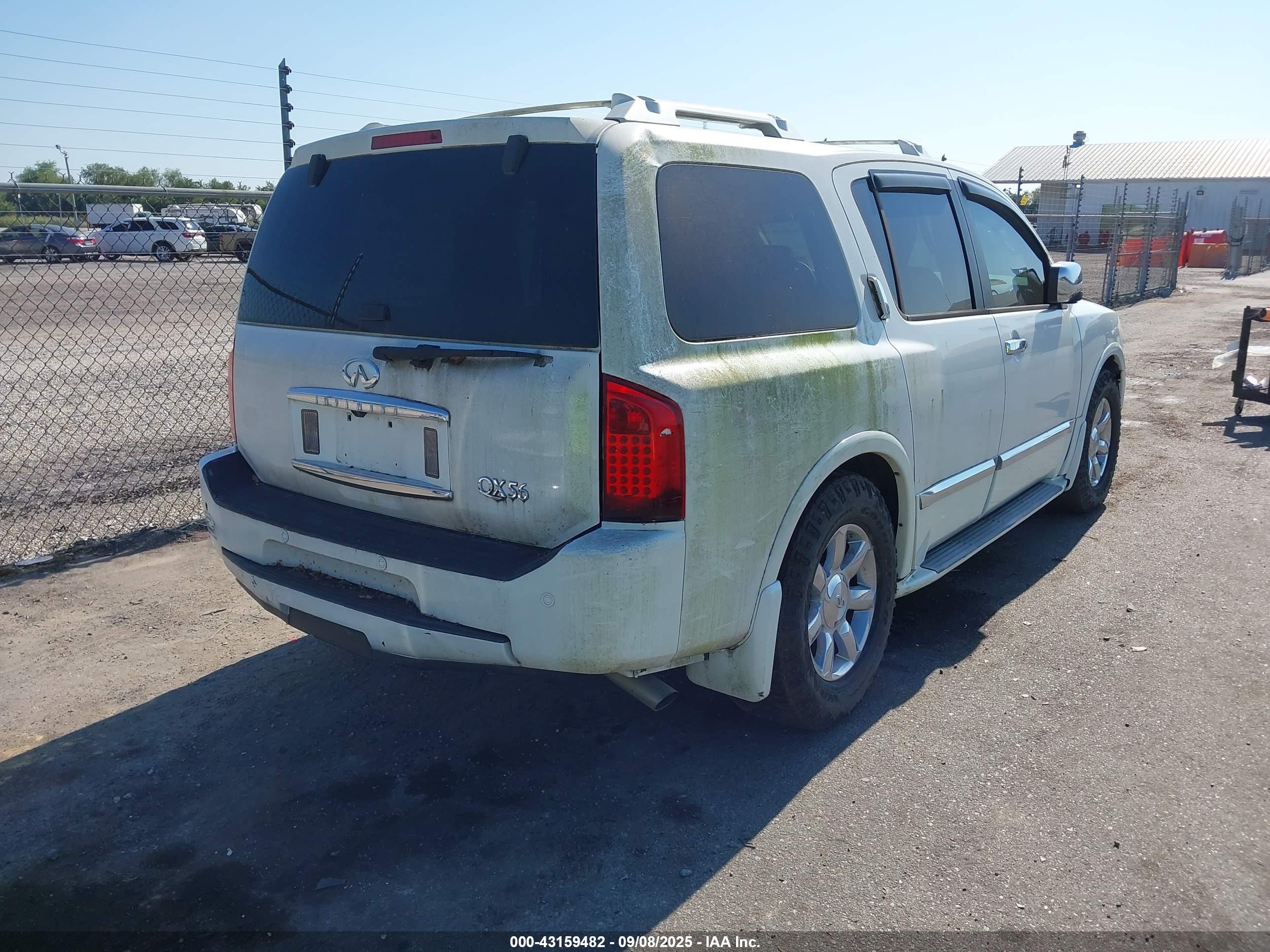 INFINITI QX56 image 4