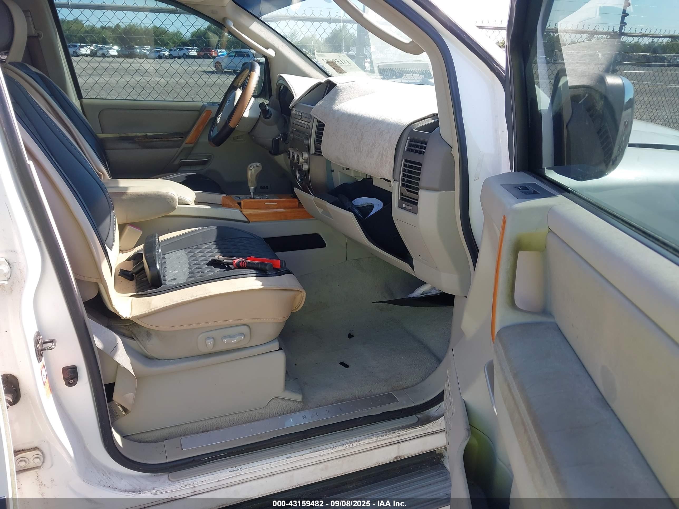 INFINITI QX56 image 5