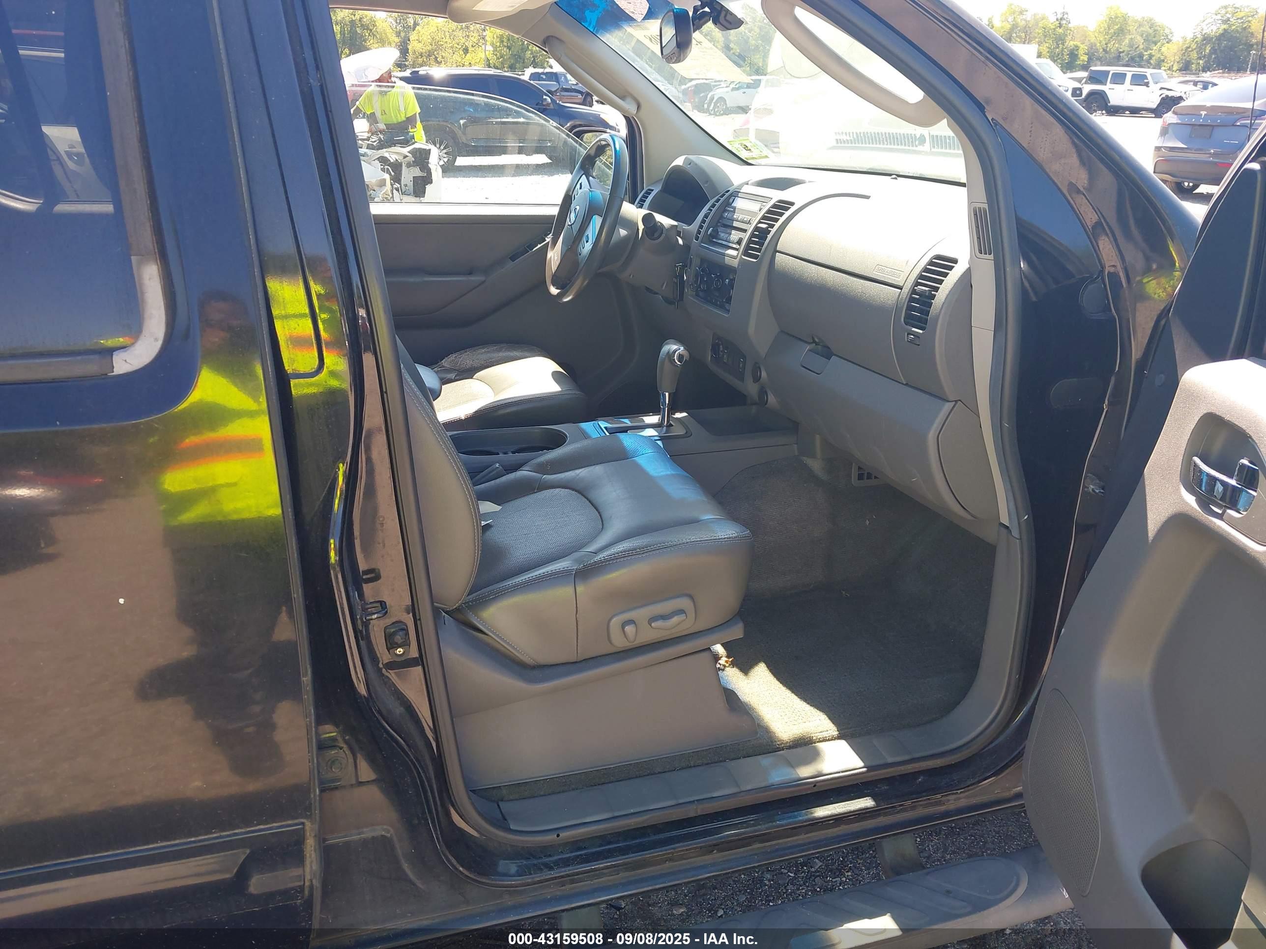 NISSAN FRONTIER image 5