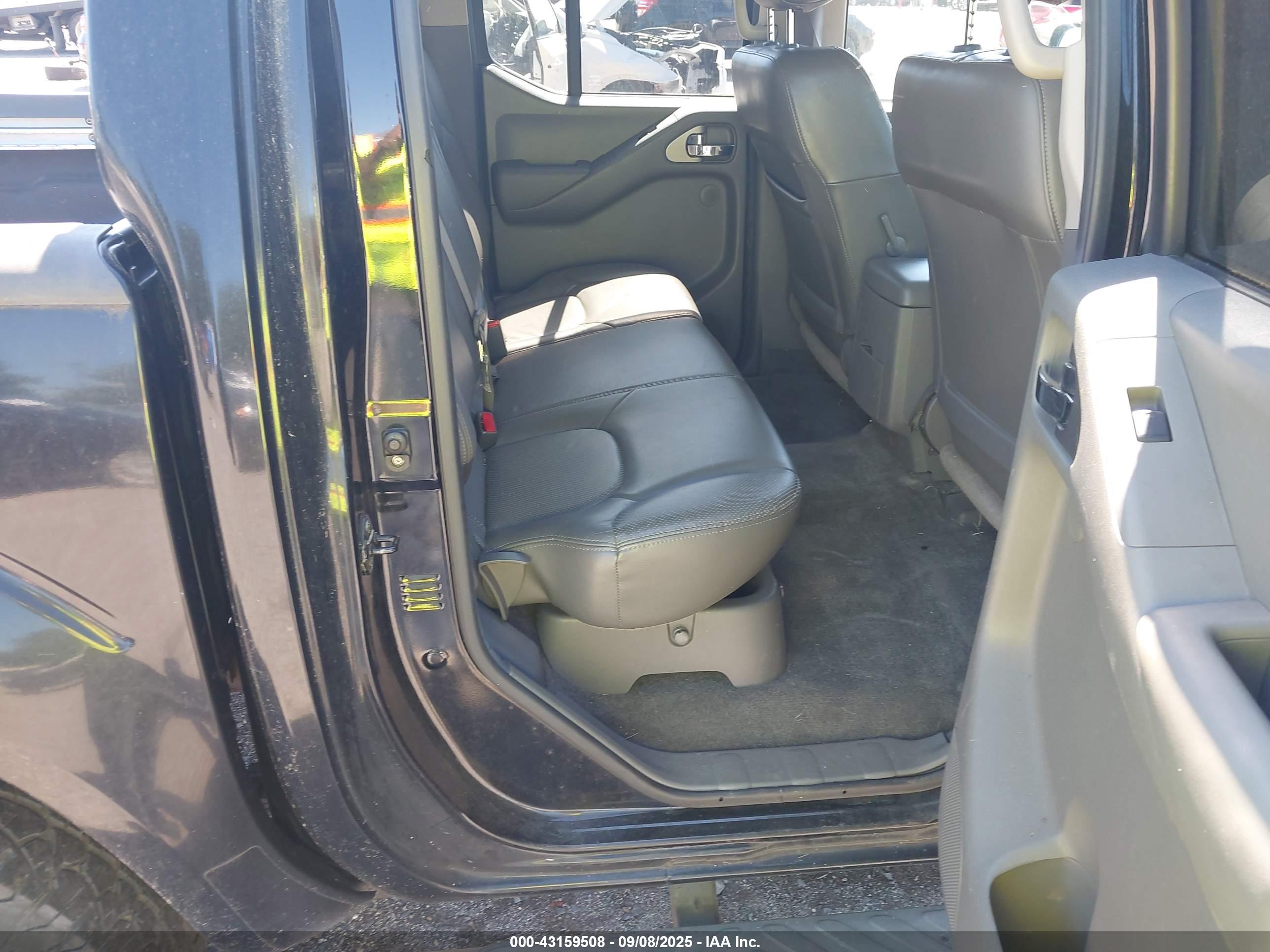 NISSAN FRONTIER image 8