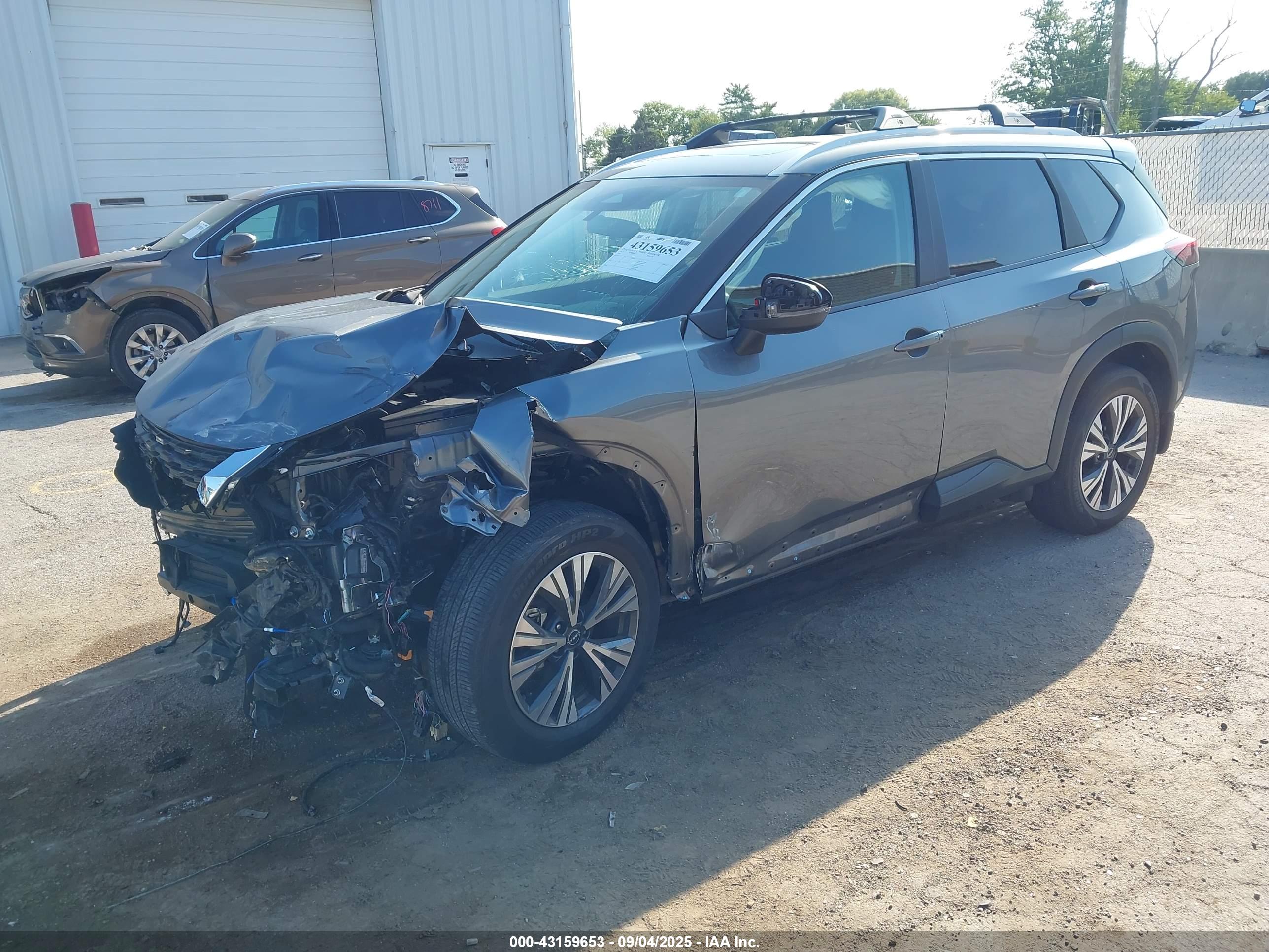 NISSAN ROGUE image 2