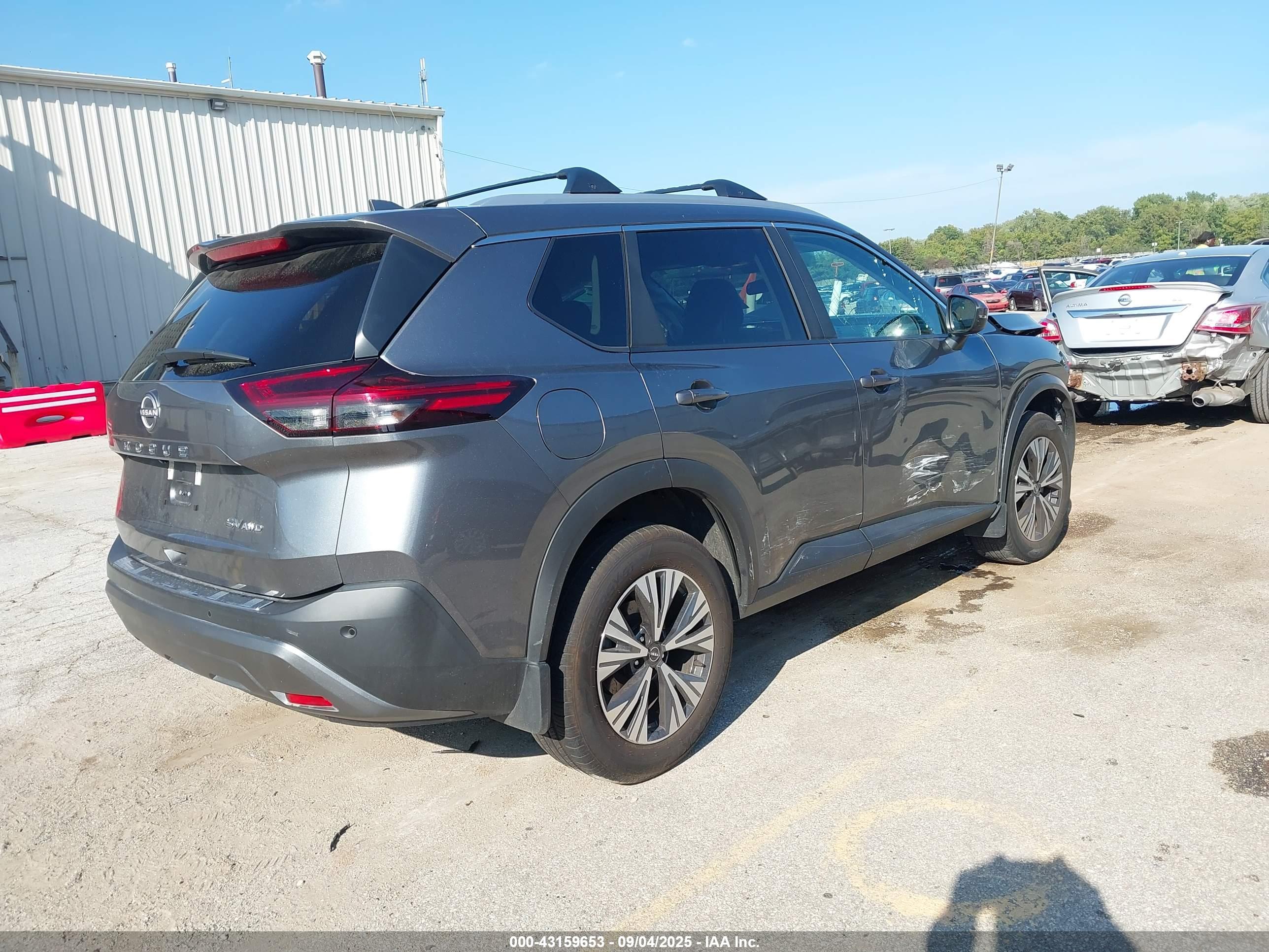 NISSAN ROGUE image 4