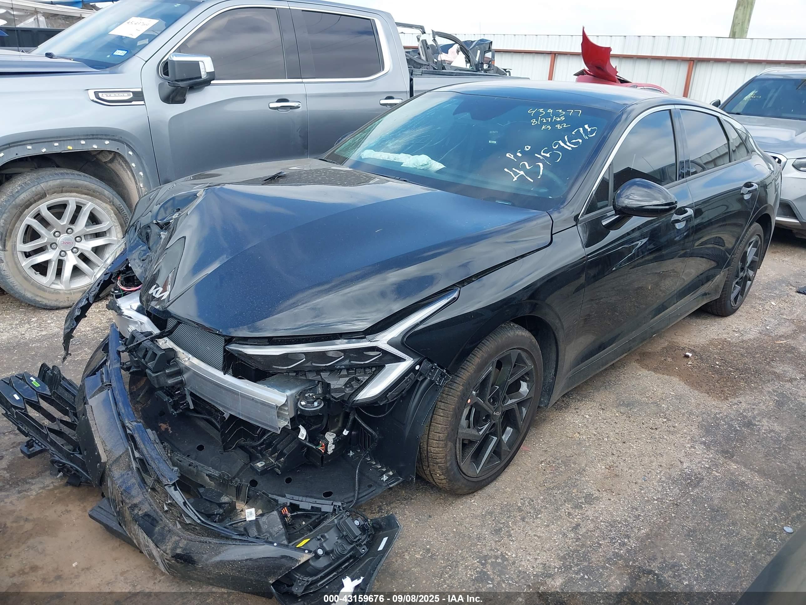 KIA K5 image 2