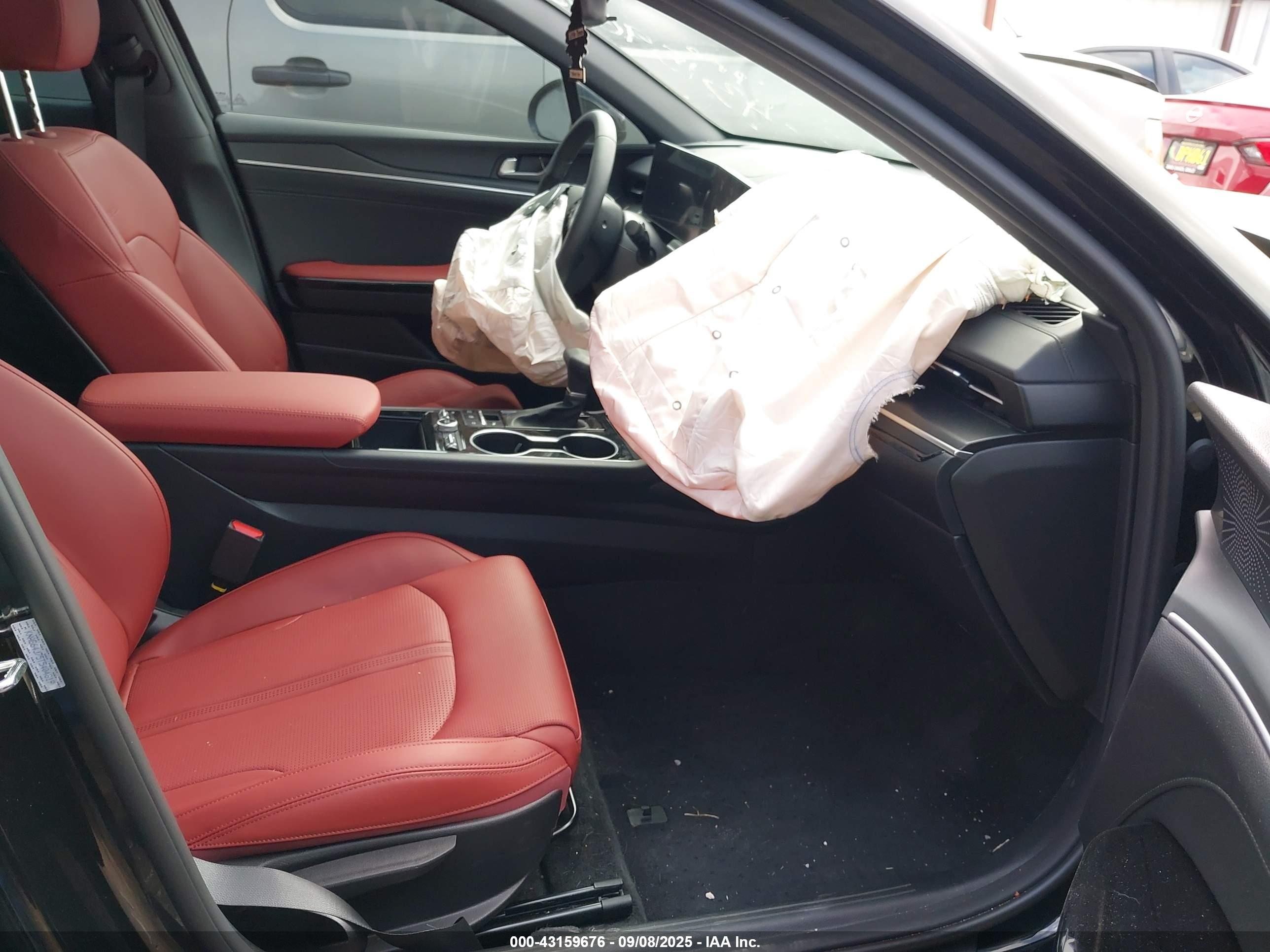 KIA K5 image 5
