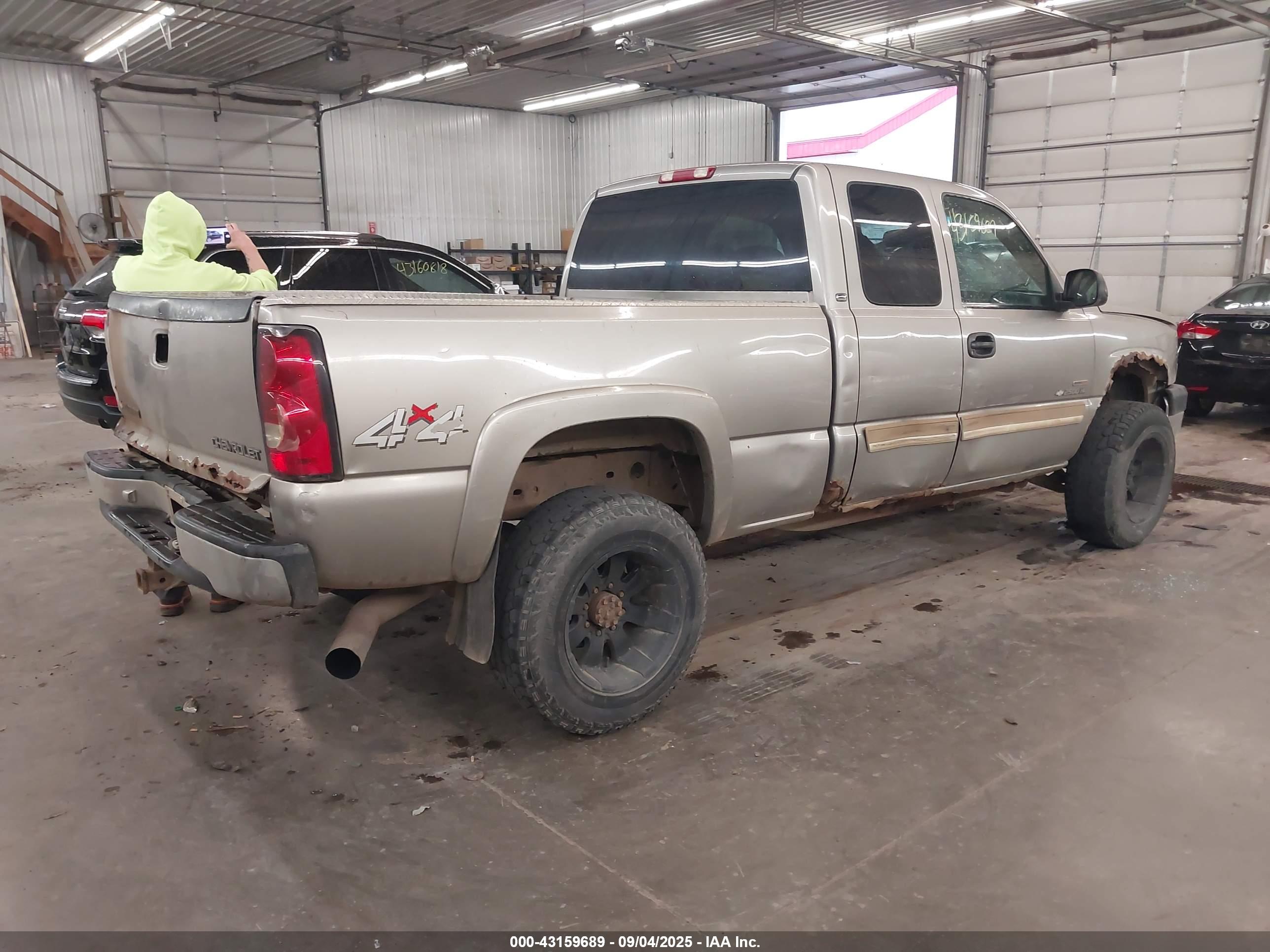 CHEVROLET SILVERADO image 4