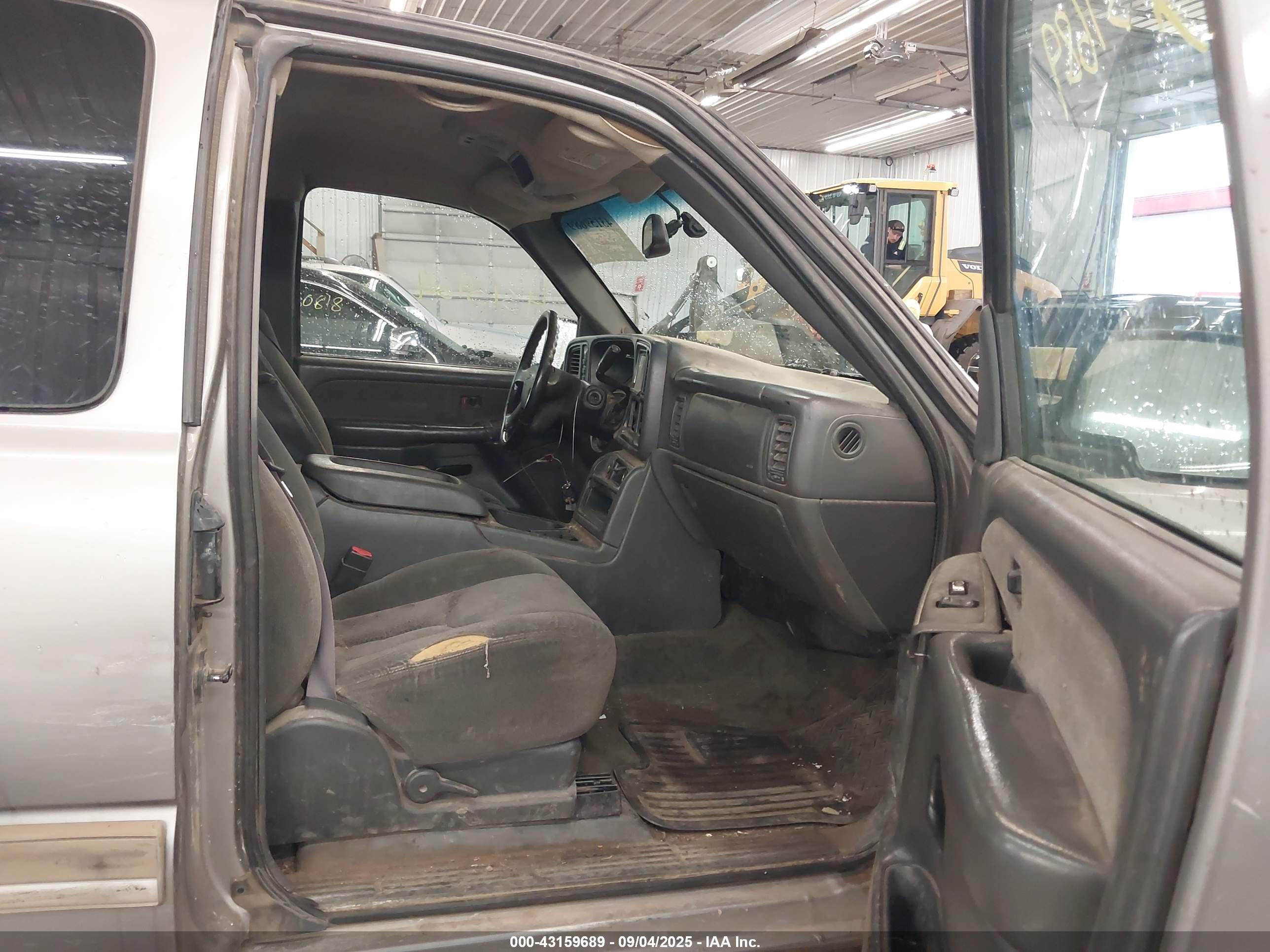 CHEVROLET SILVERADO image 5