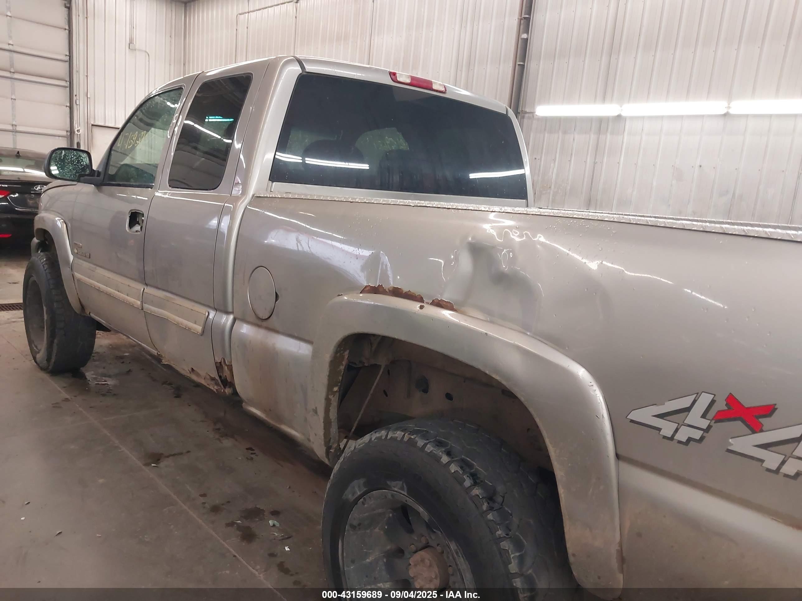 CHEVROLET SILVERADO image 6