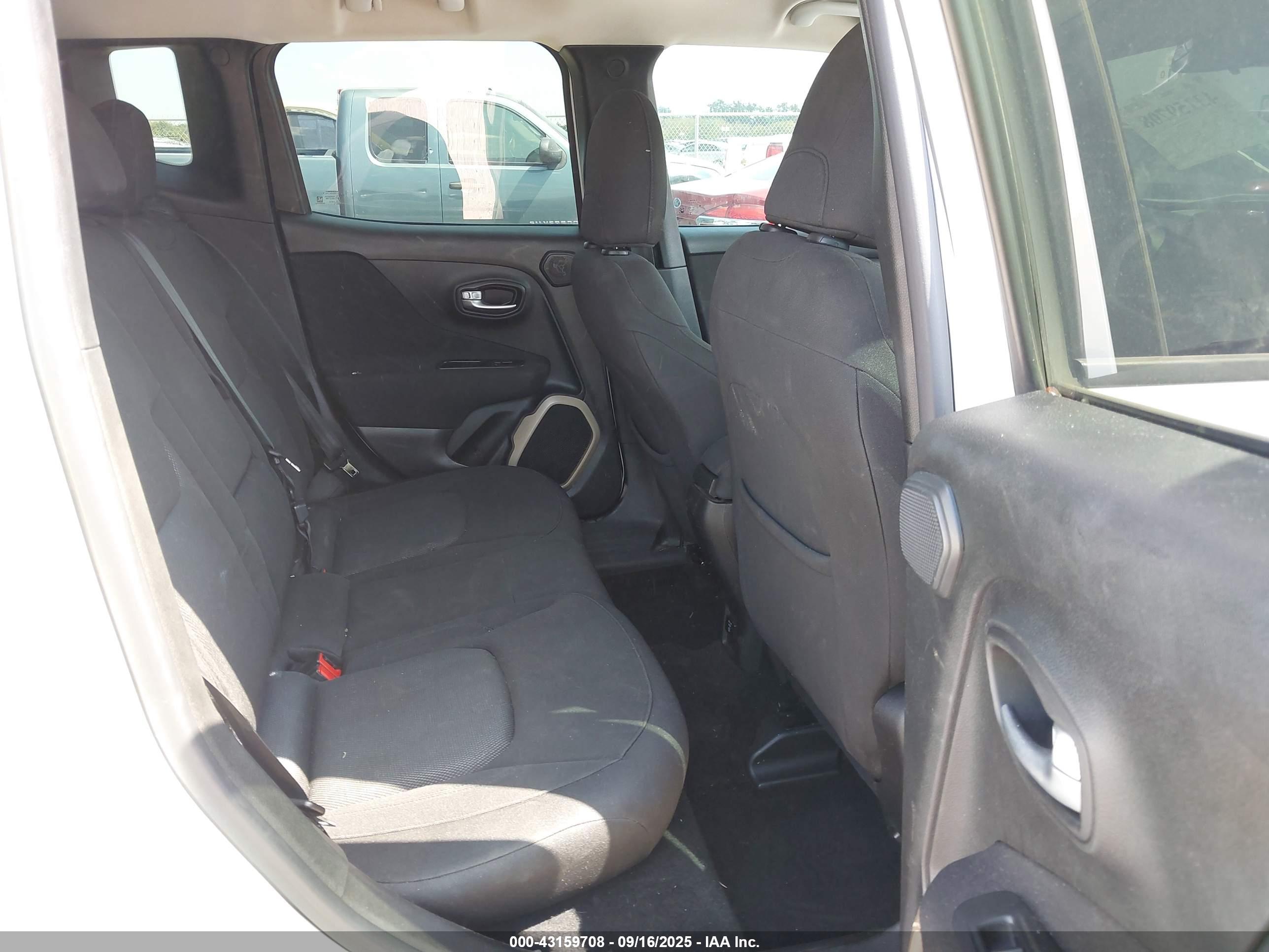 JEEP RENEGADE image 8