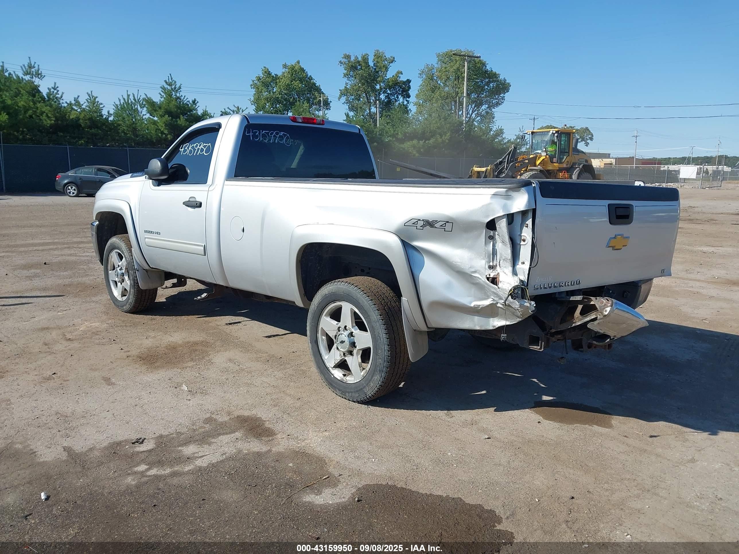 CHEVROLET SILVERADO image 3