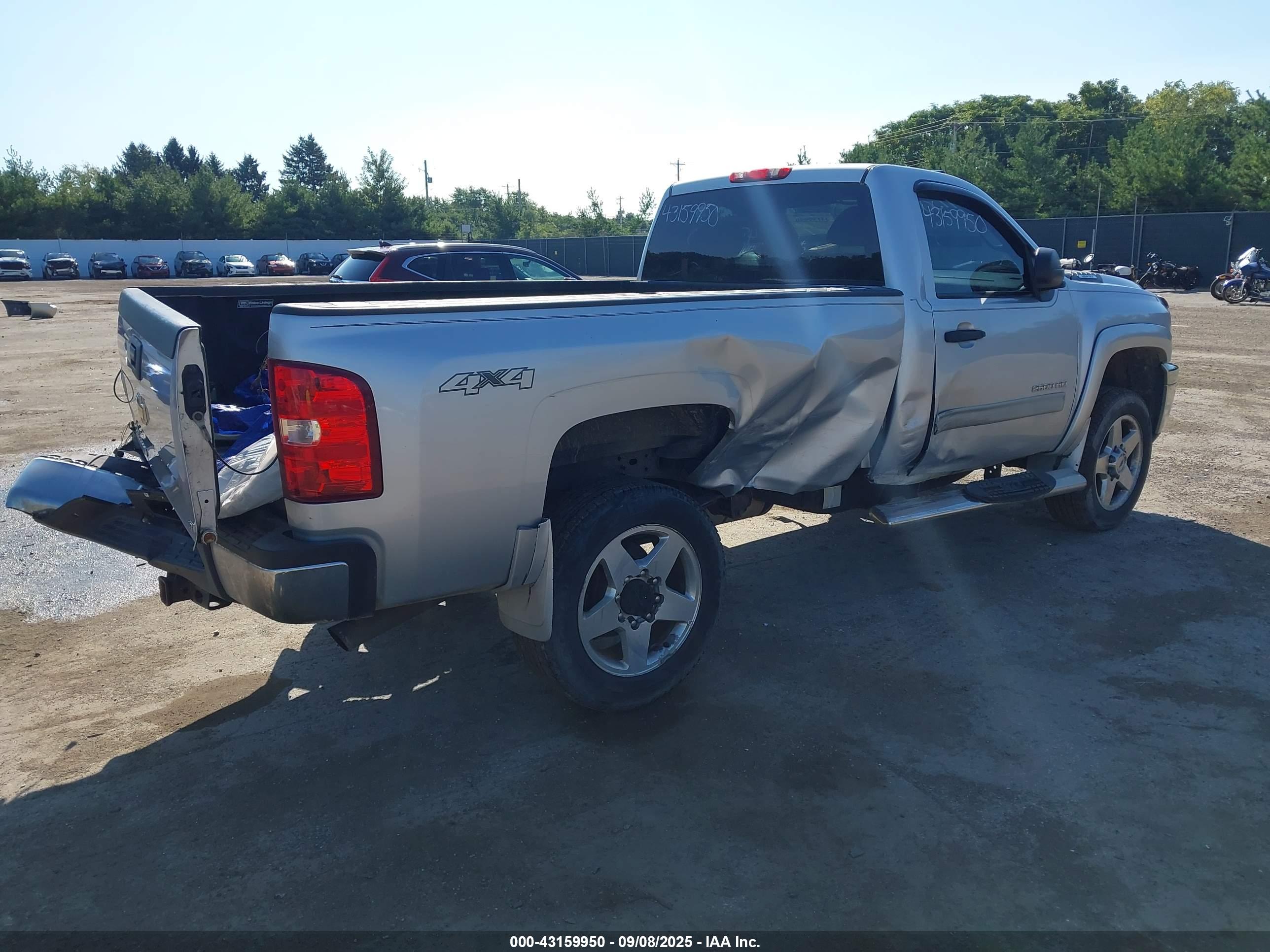 CHEVROLET SILVERADO image 4