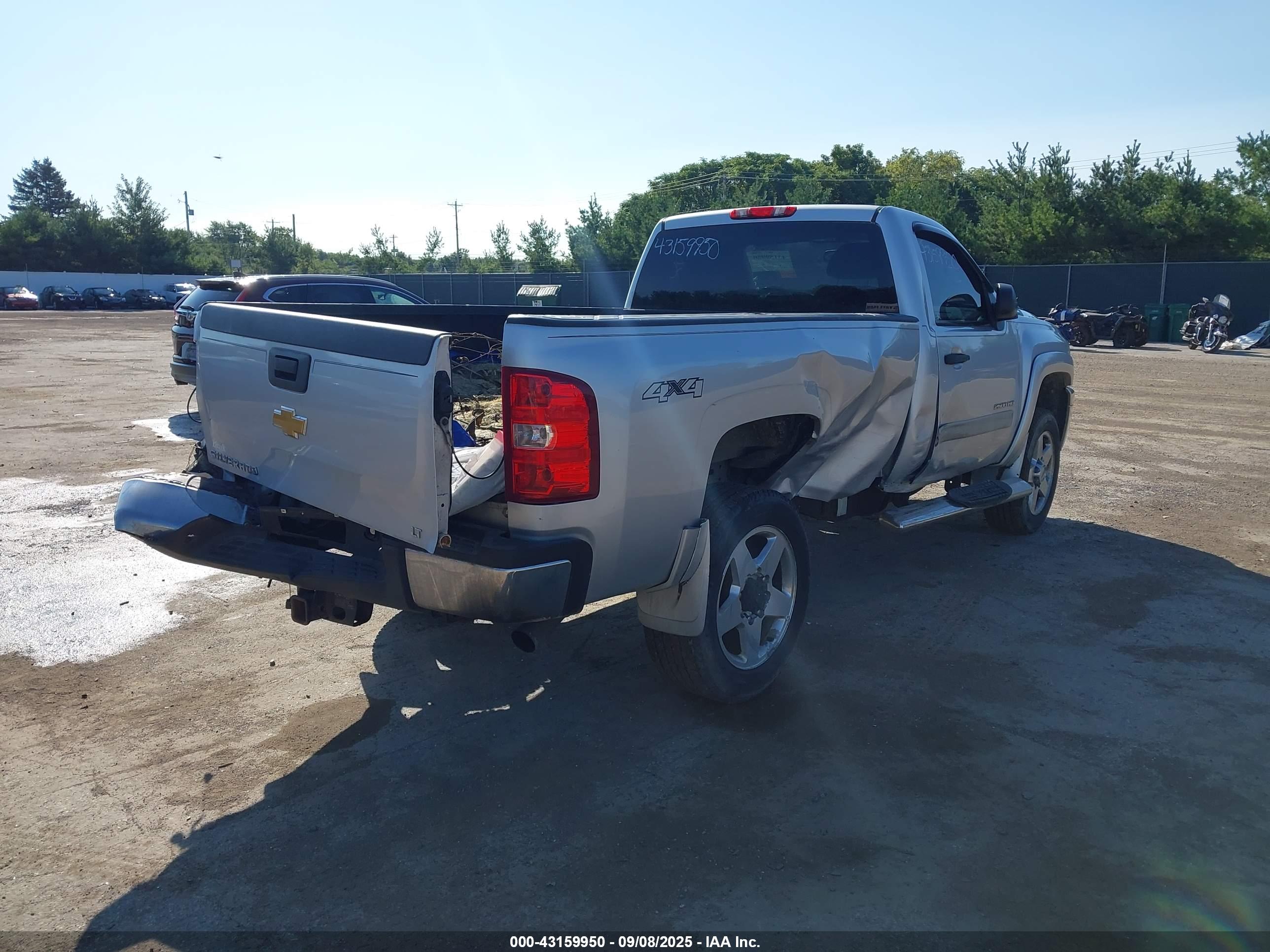 CHEVROLET SILVERADO image 6