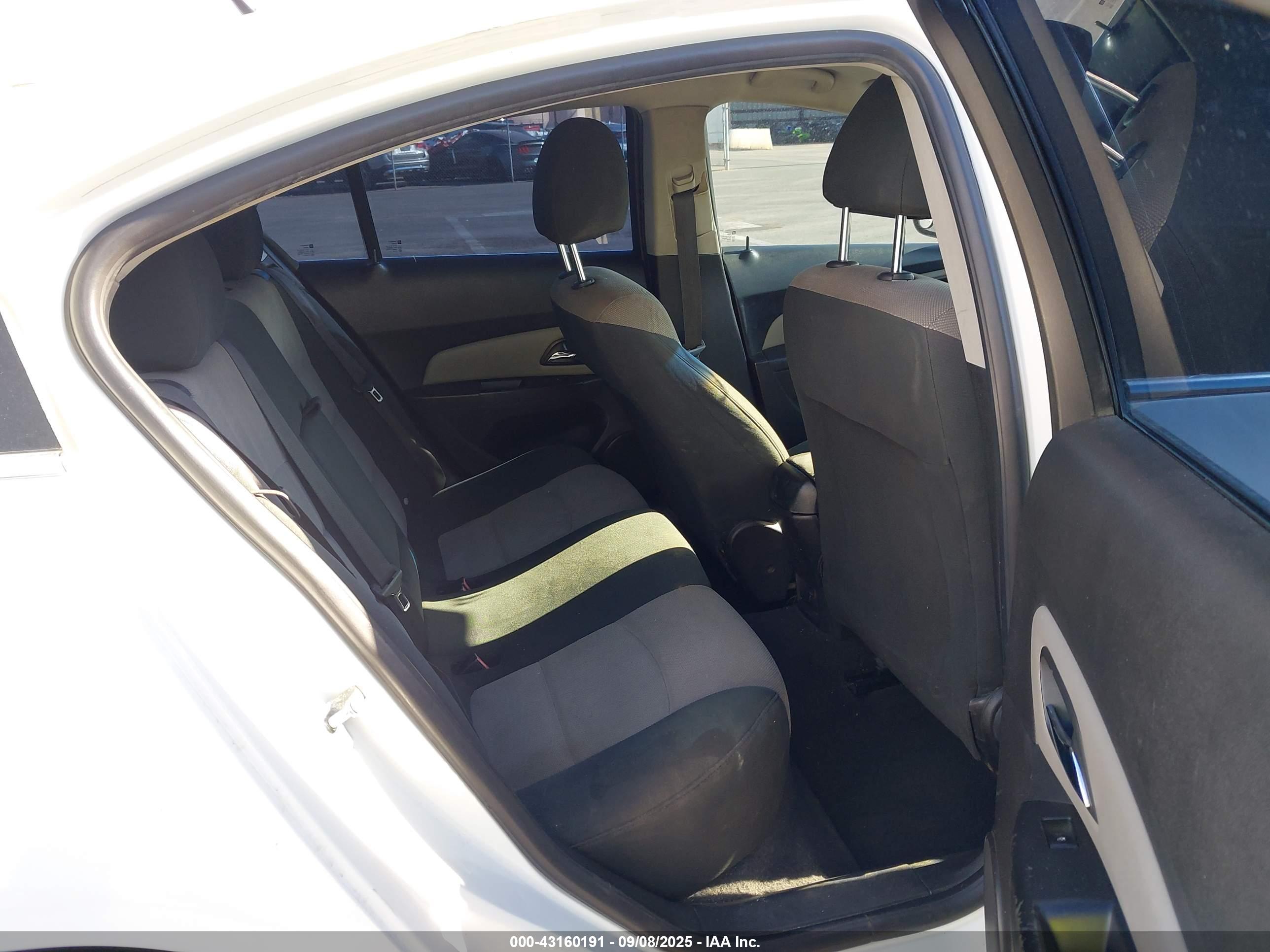 CHEVROLET CRUZE image 8