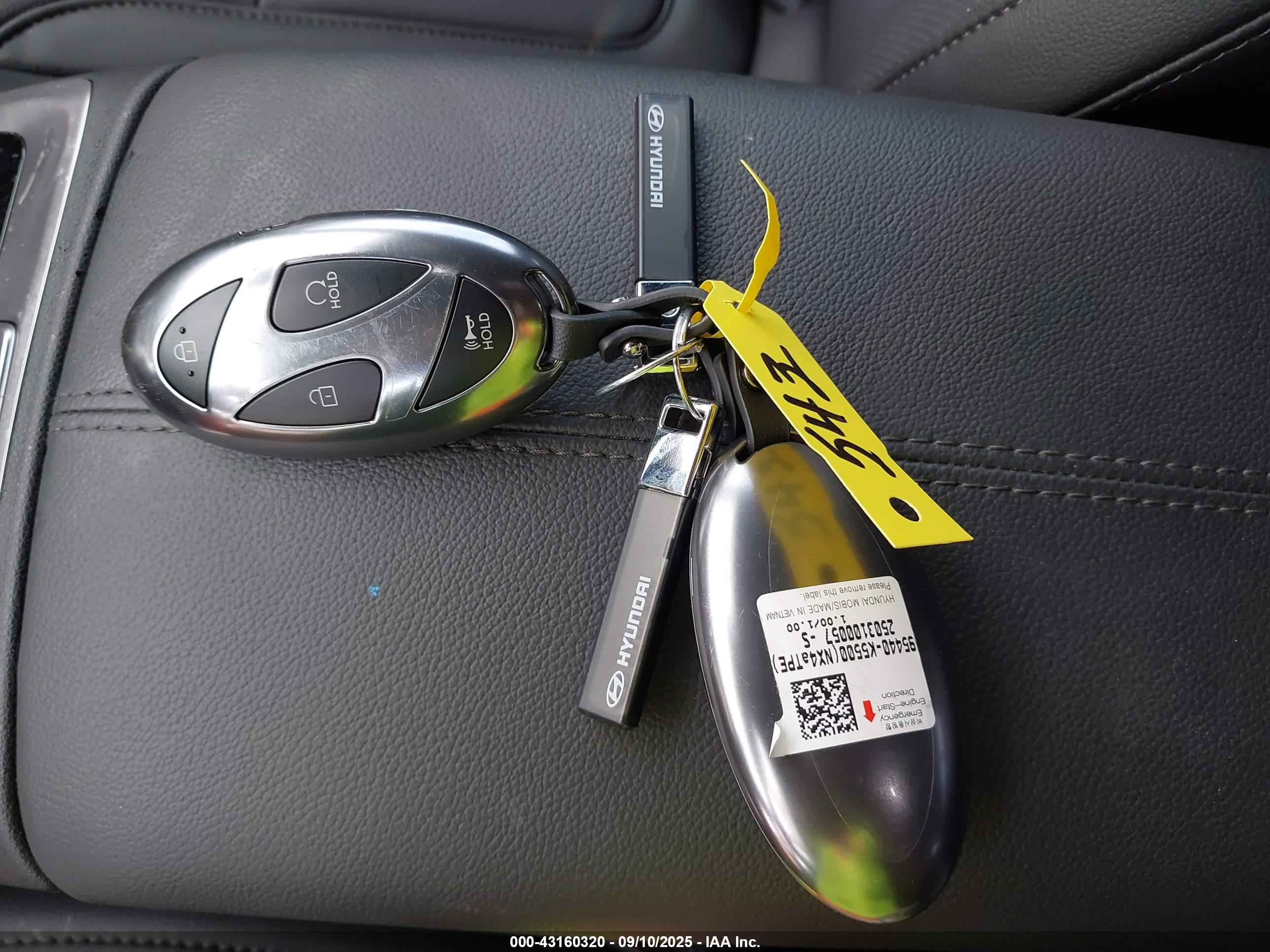HYUNDAI SANTA image 11