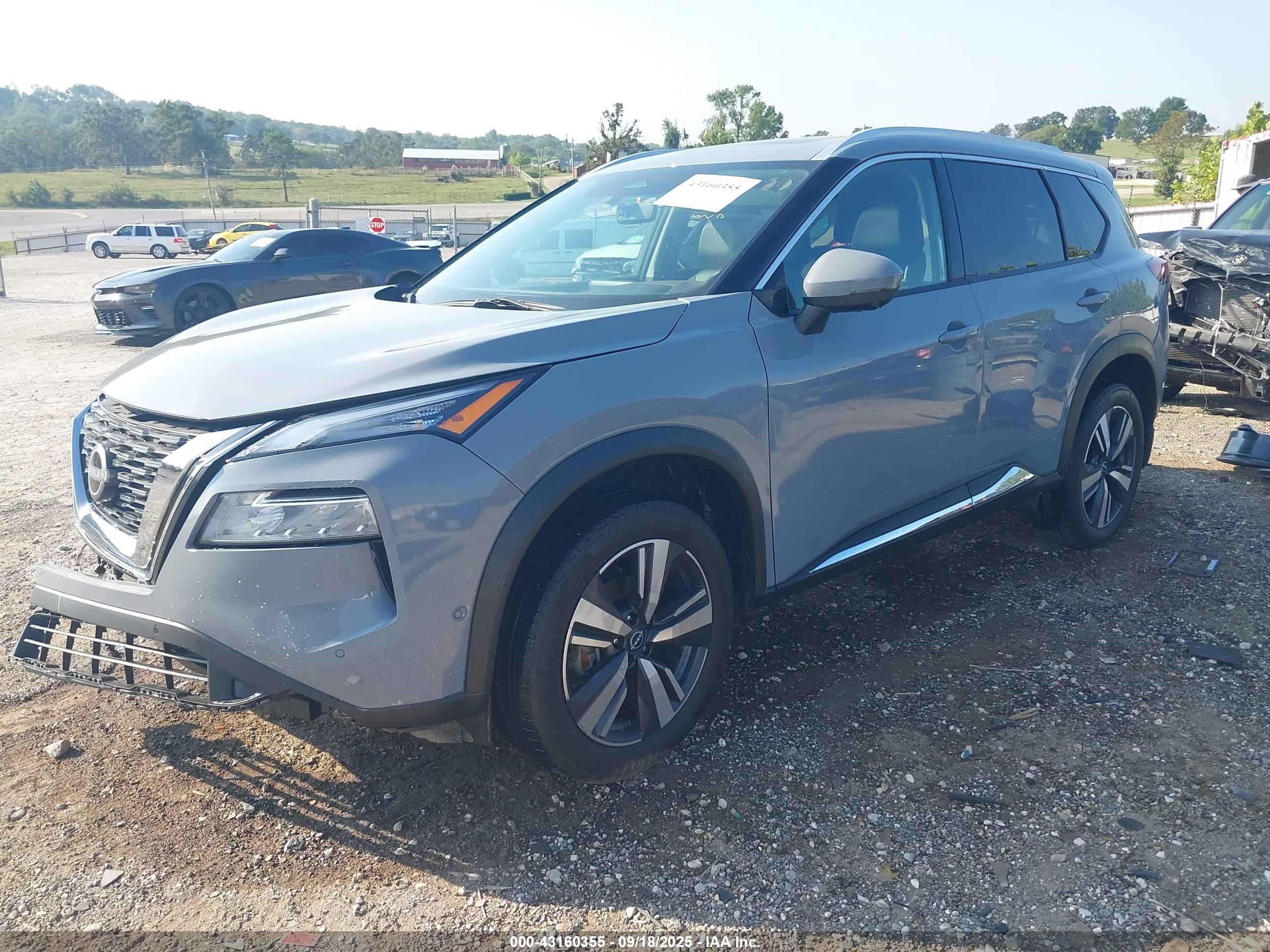 NISSAN ROGUE image 2