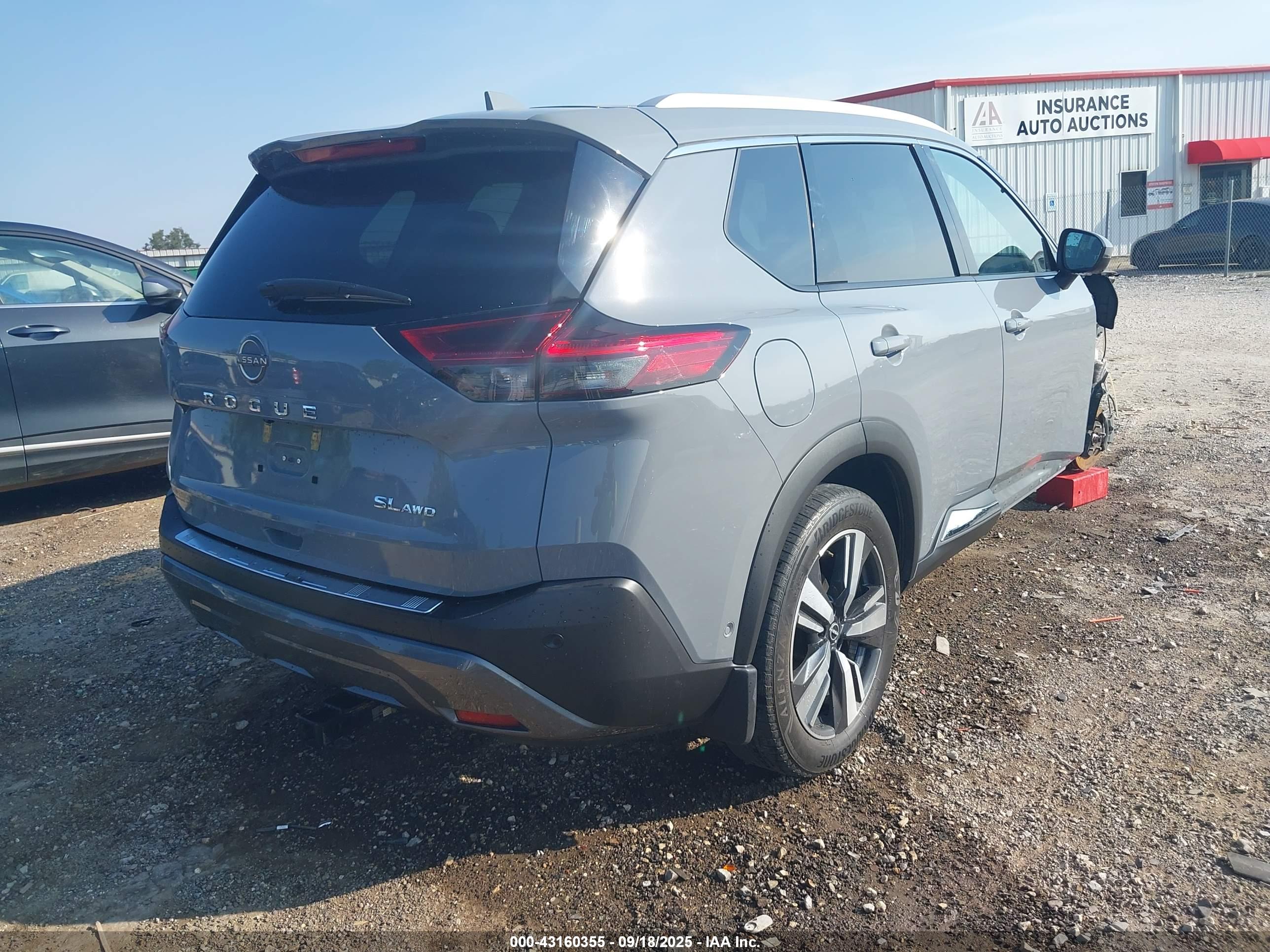 NISSAN ROGUE image 4