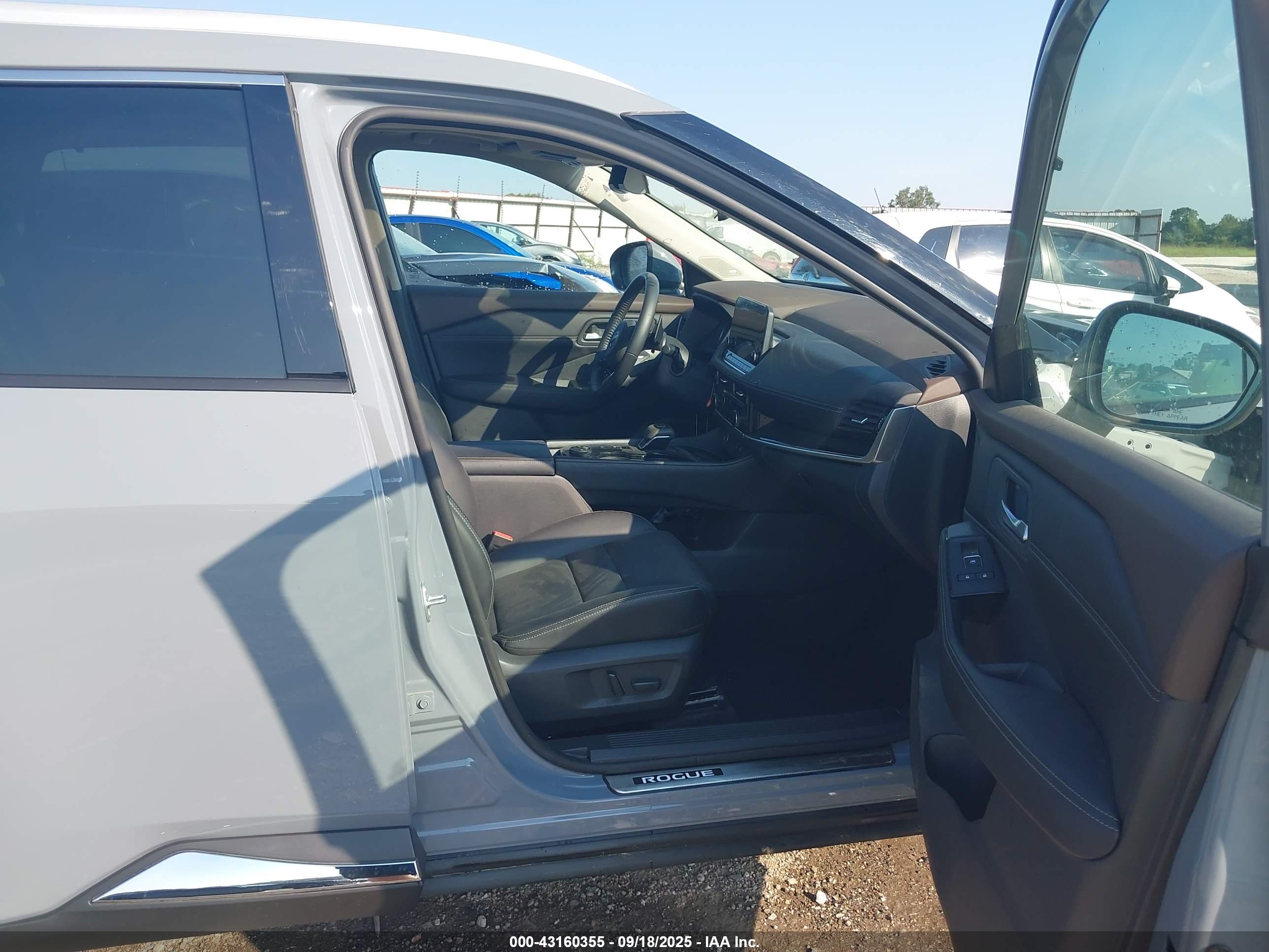 NISSAN ROGUE image 5