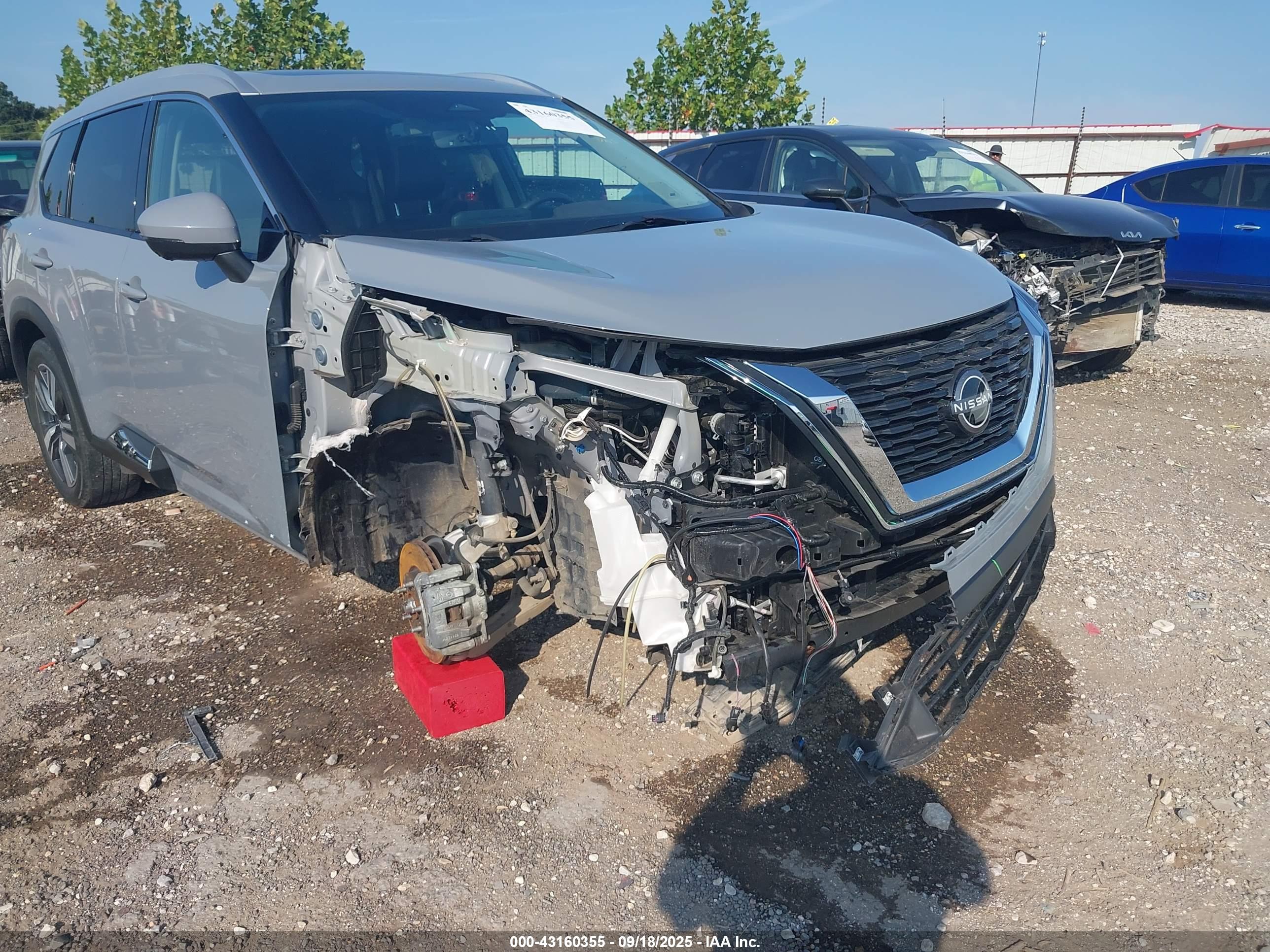 NISSAN ROGUE image 6