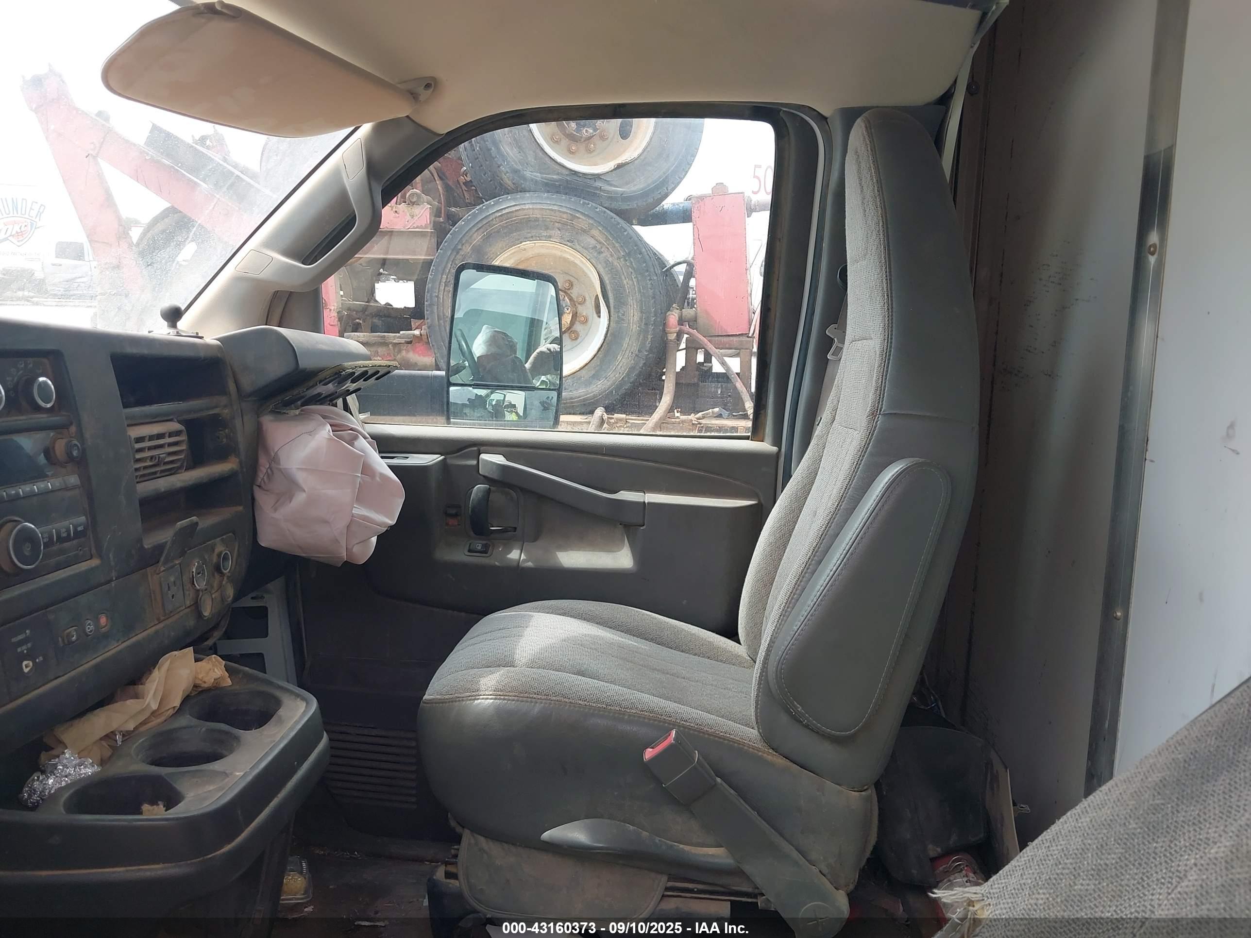 GMC SAVANA image 8