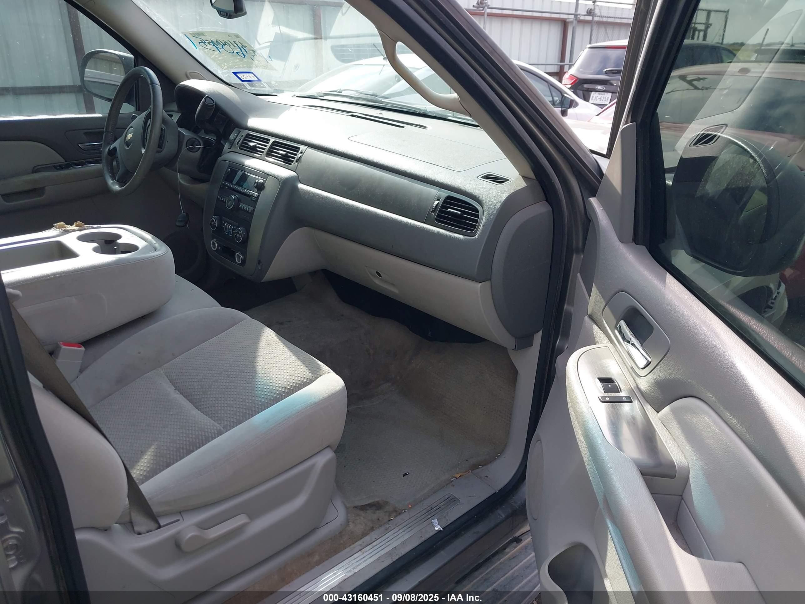 CHEVROLET TAHOE image 5