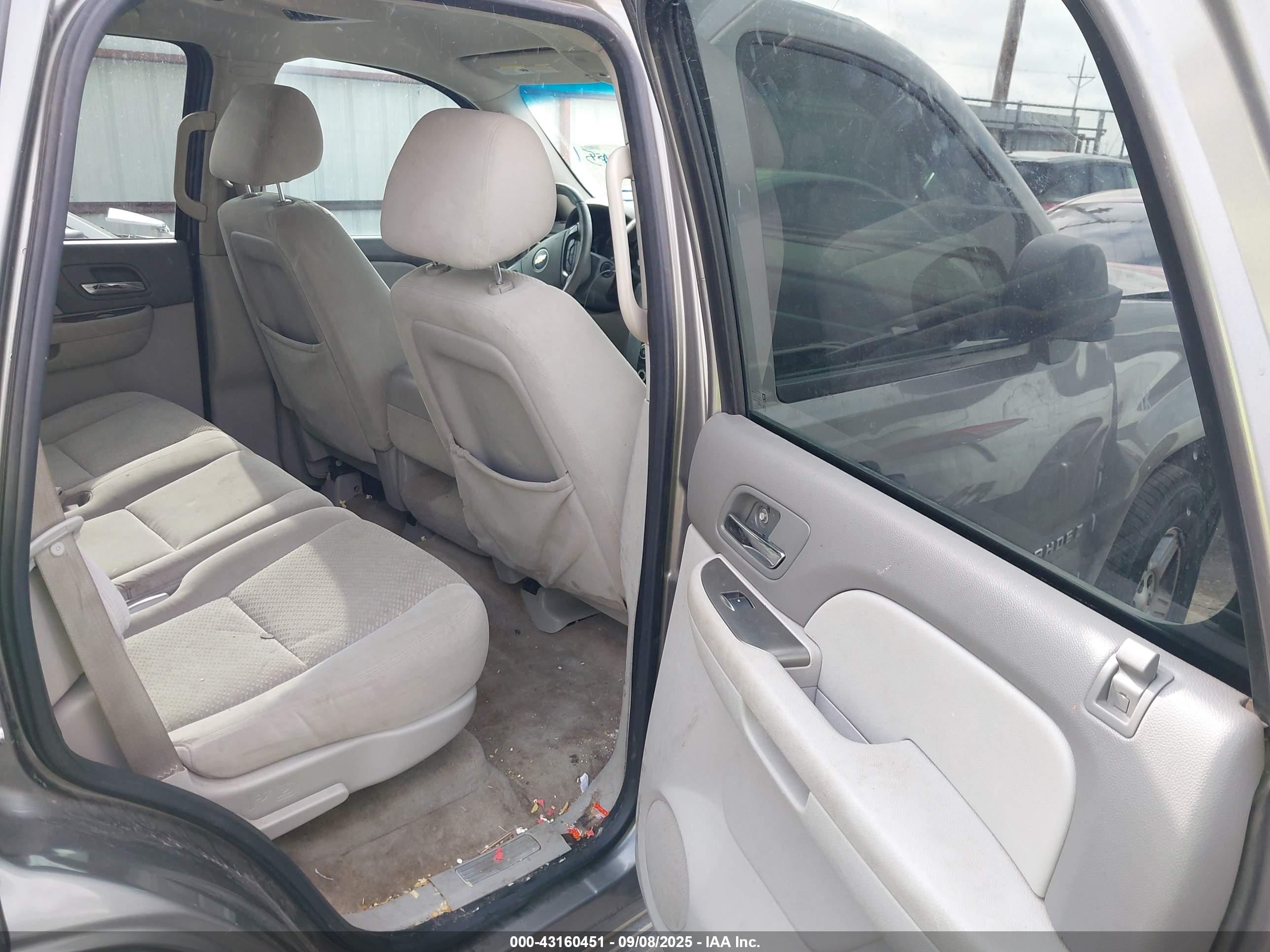 CHEVROLET TAHOE image 8