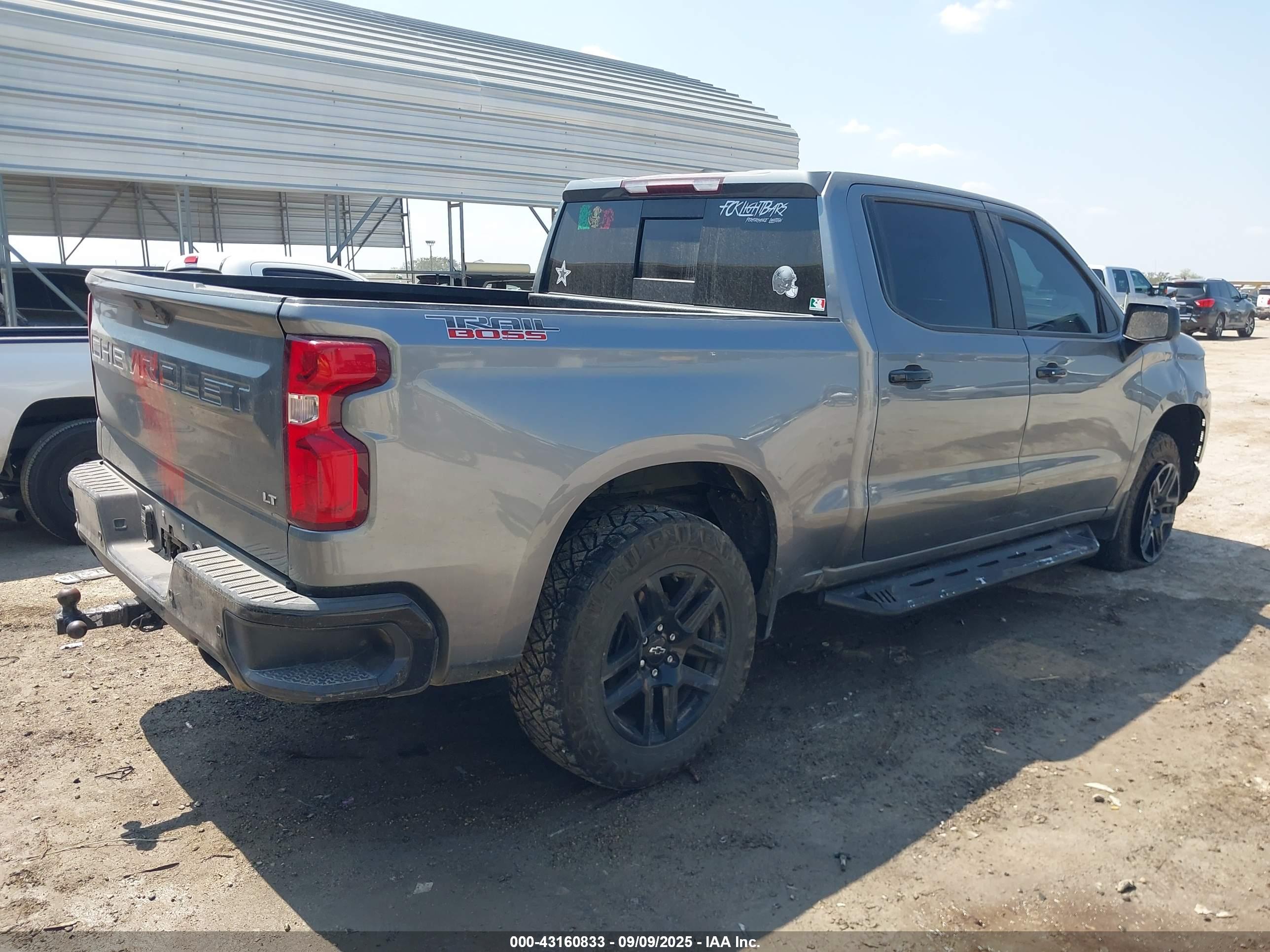 CHEVROLET SILVERADO image 4