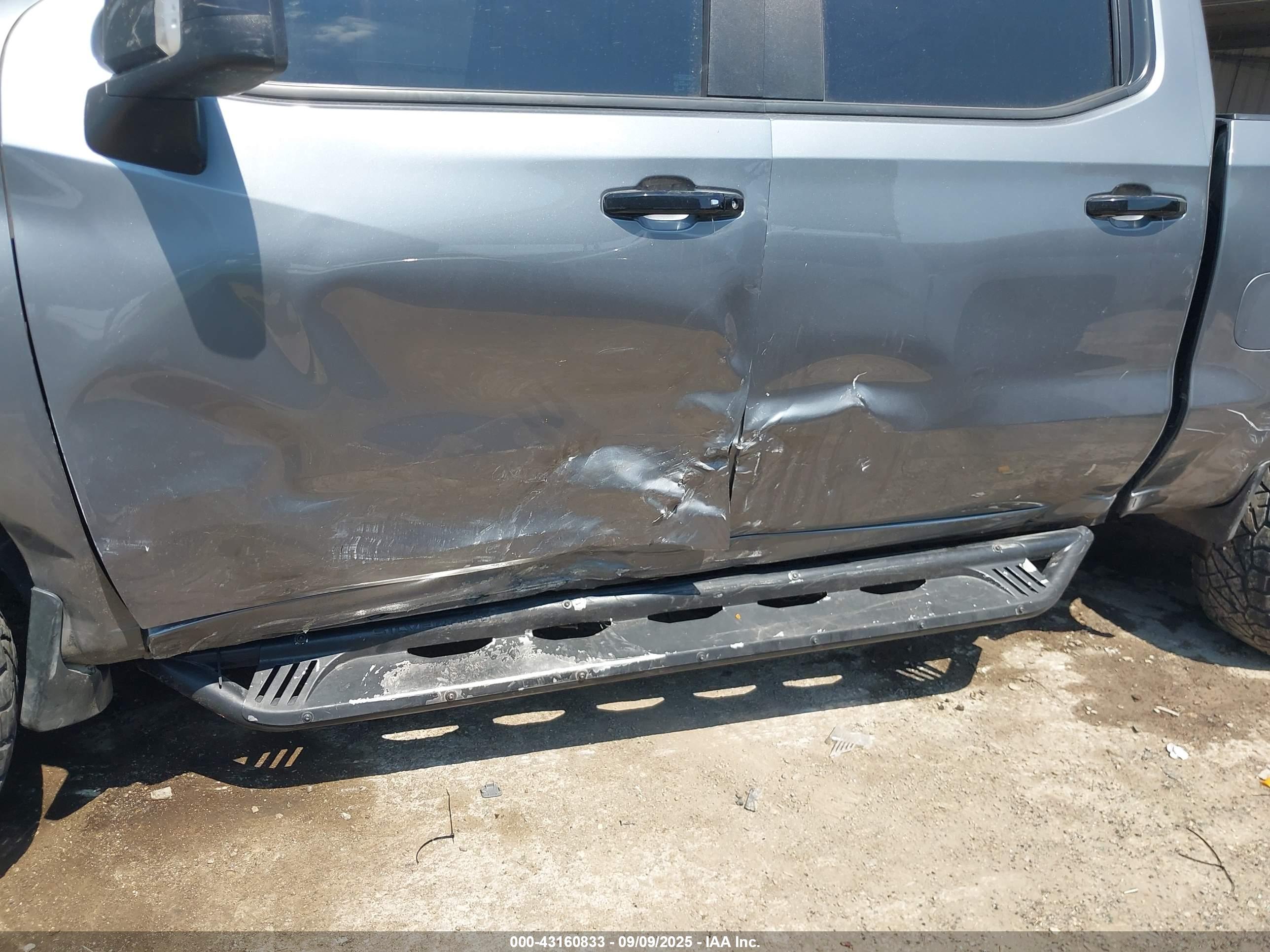 CHEVROLET SILVERADO image 6