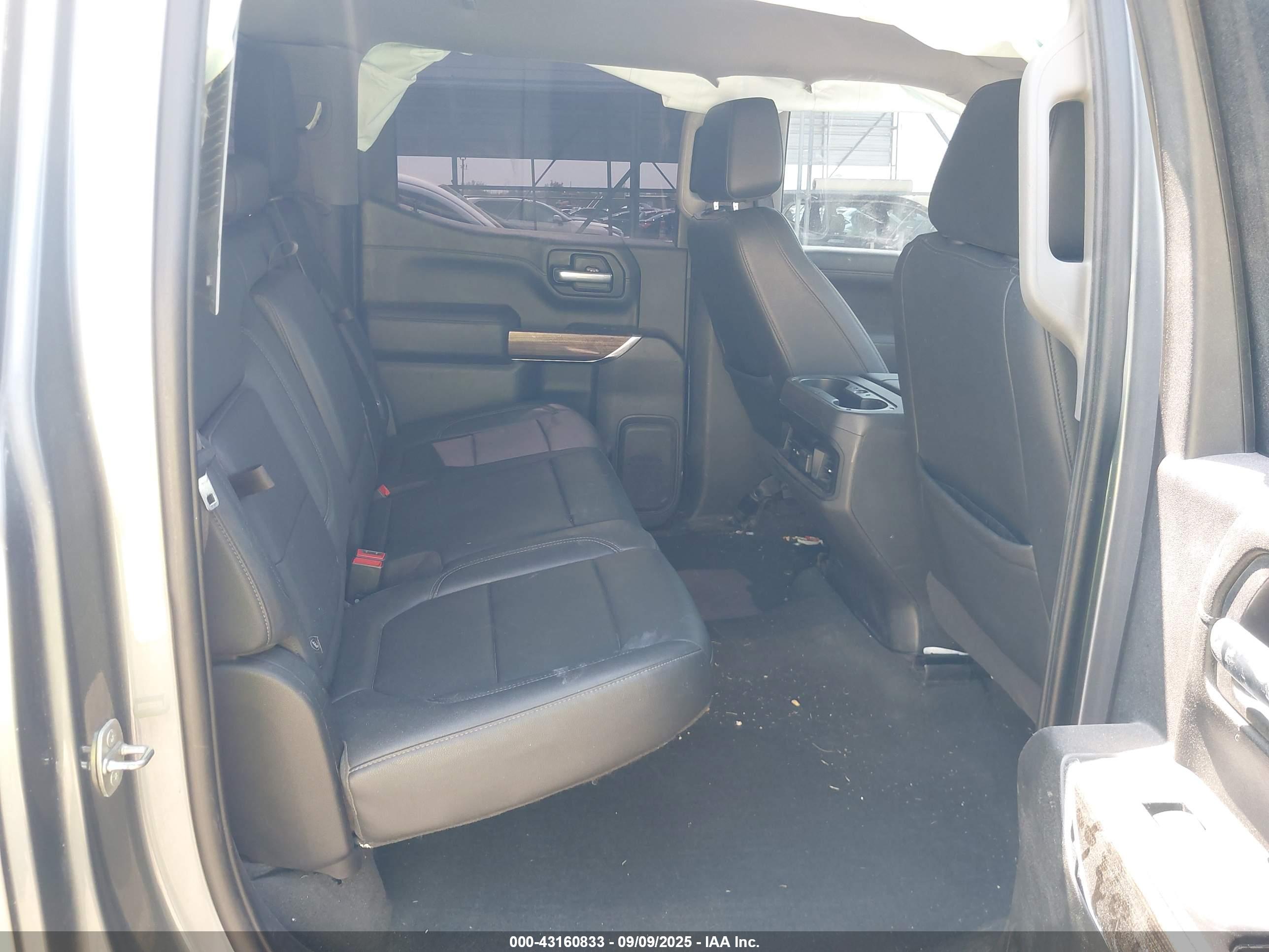 CHEVROLET SILVERADO image 8