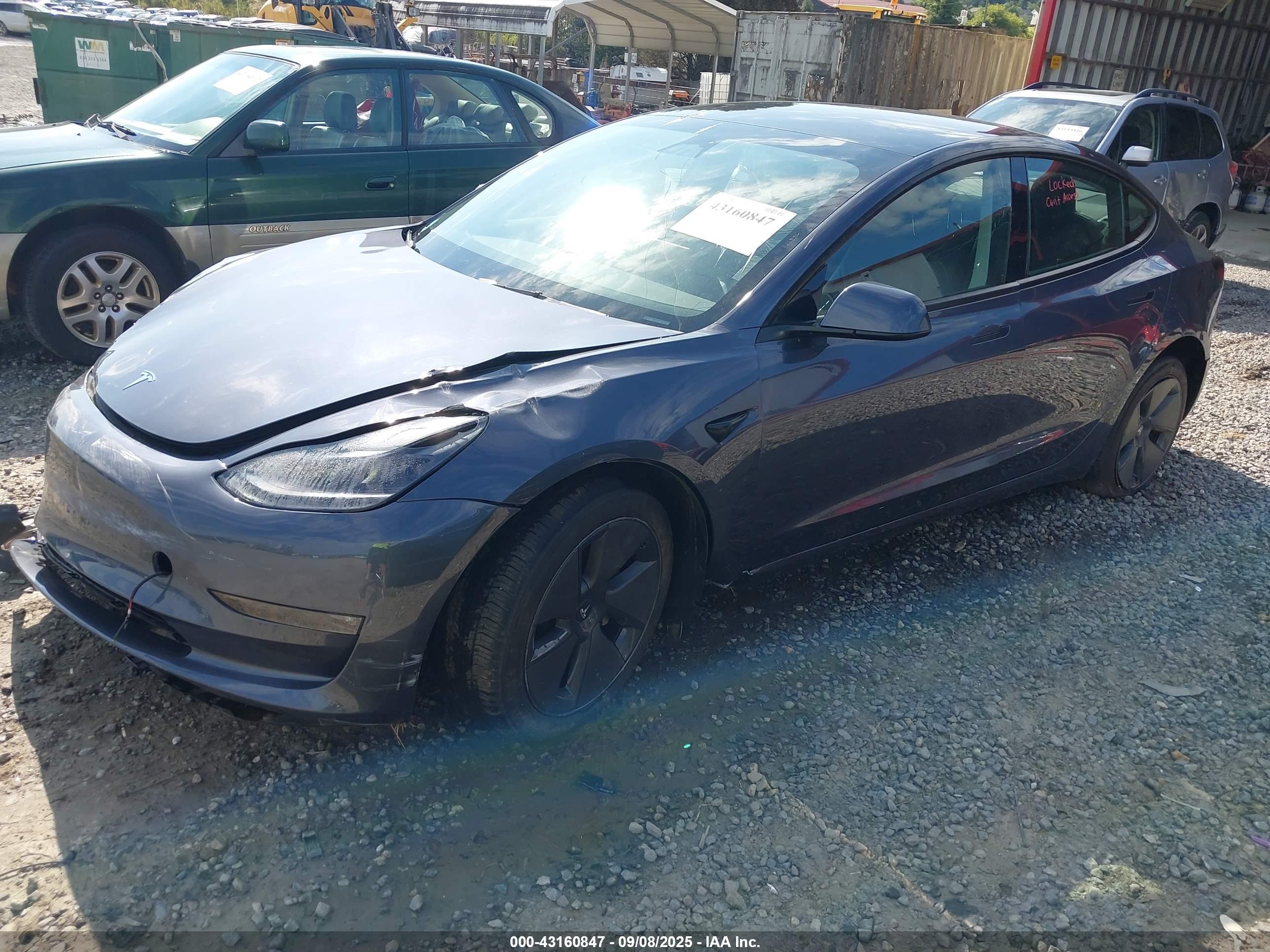 TESLA MODEL image 2