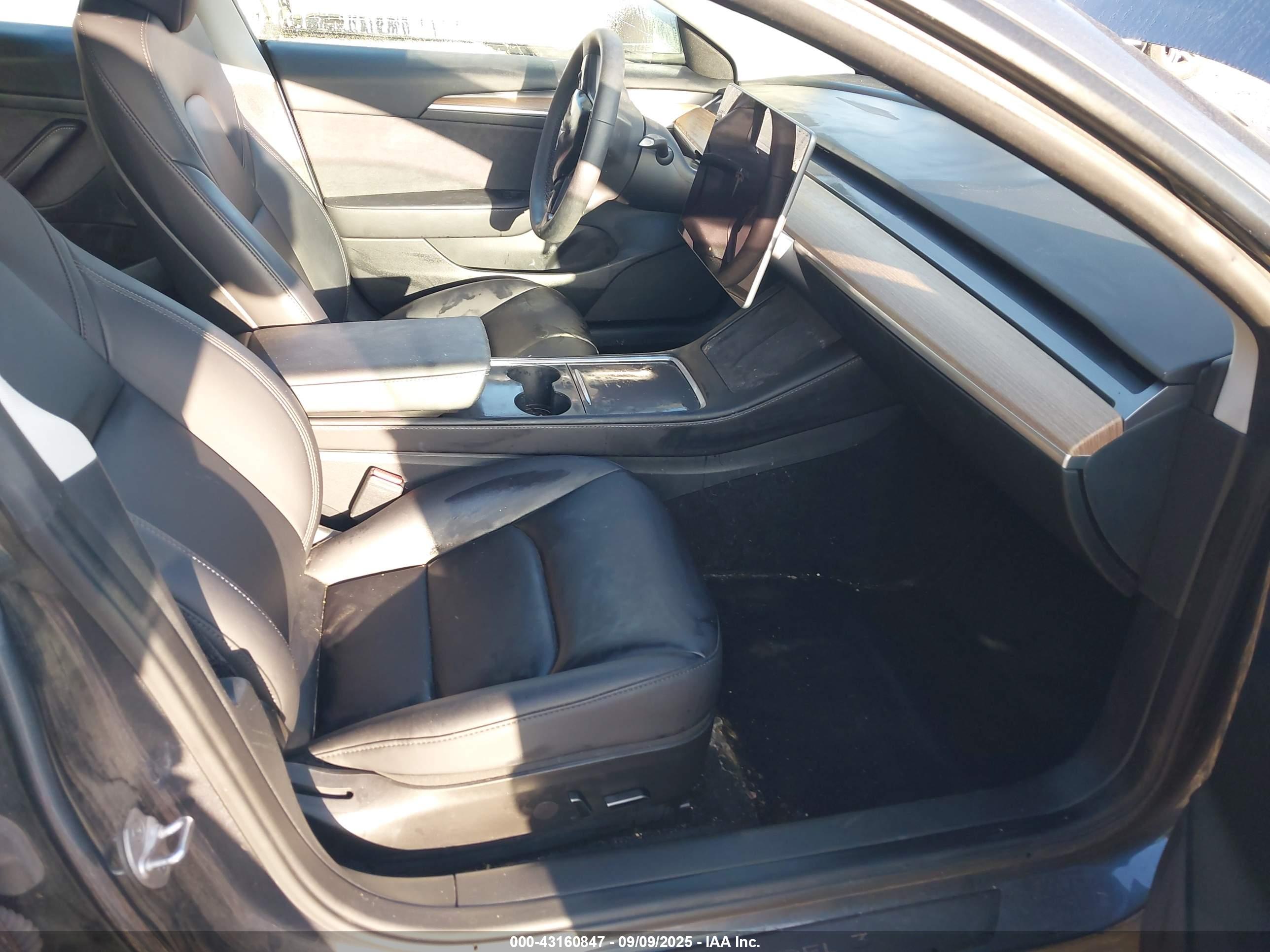 TESLA MODEL image 5