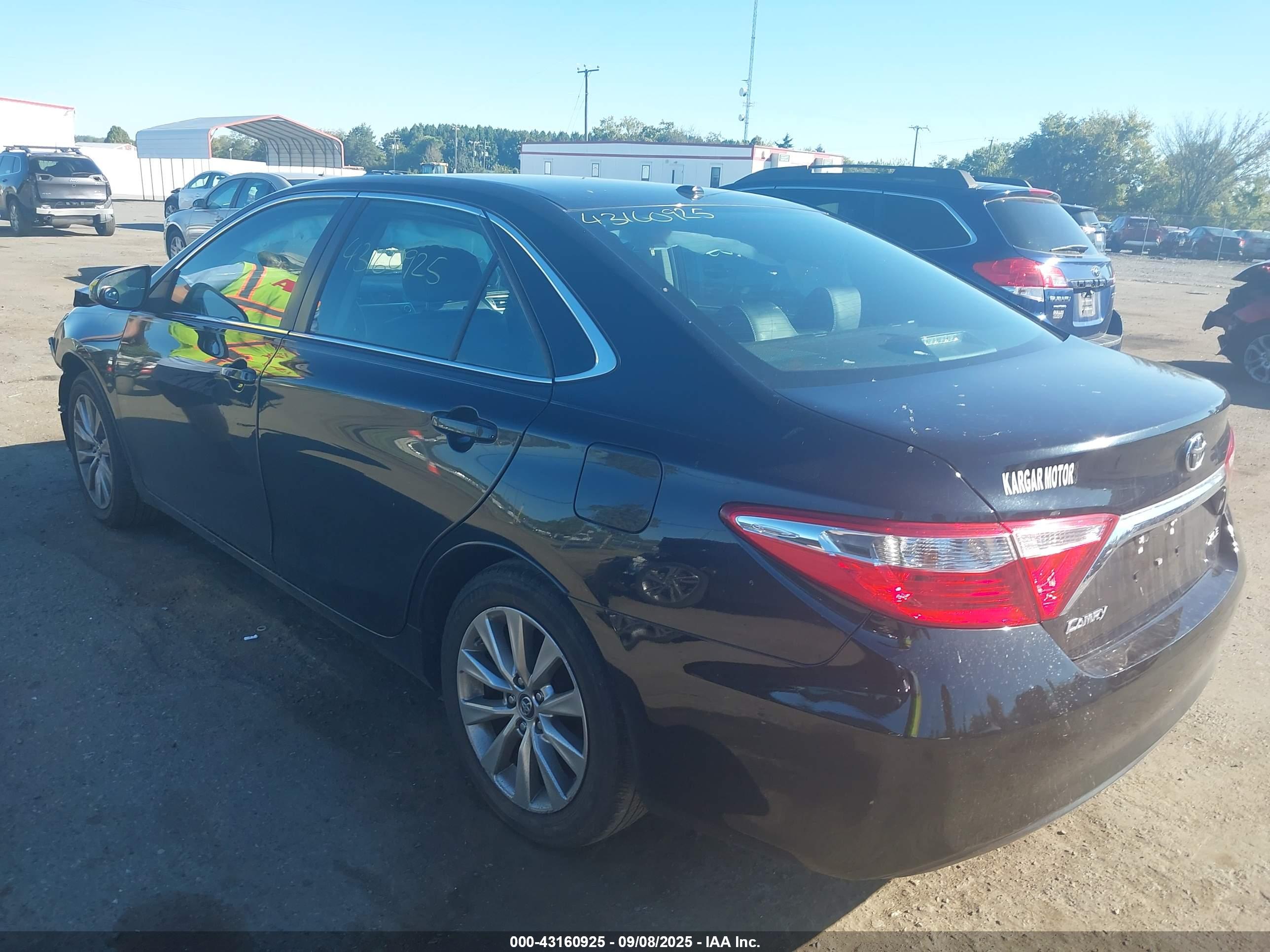 TOYOTA CAMRY image 3