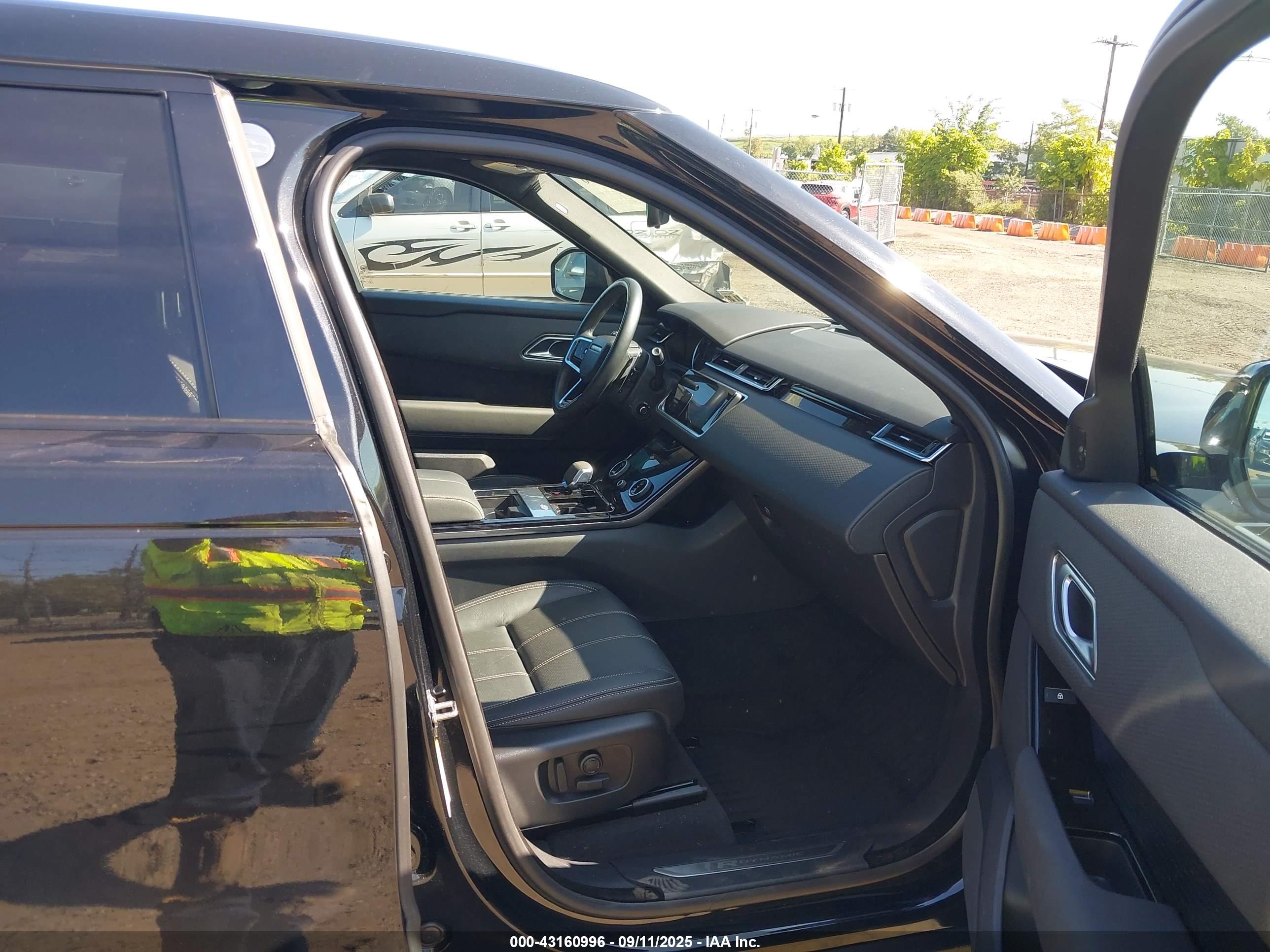 LAND ROVER image 5