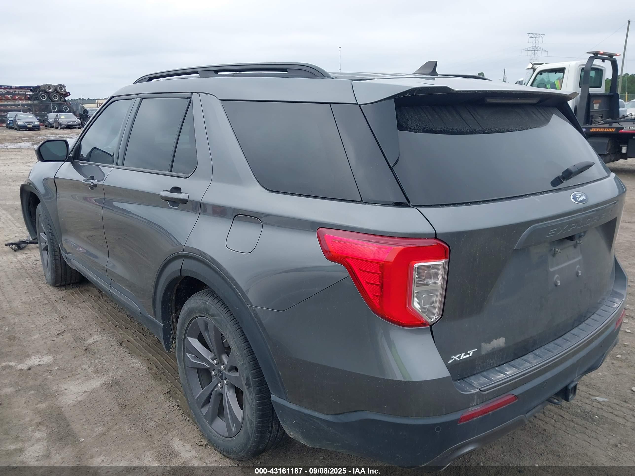 FORD EXPLORER image 3