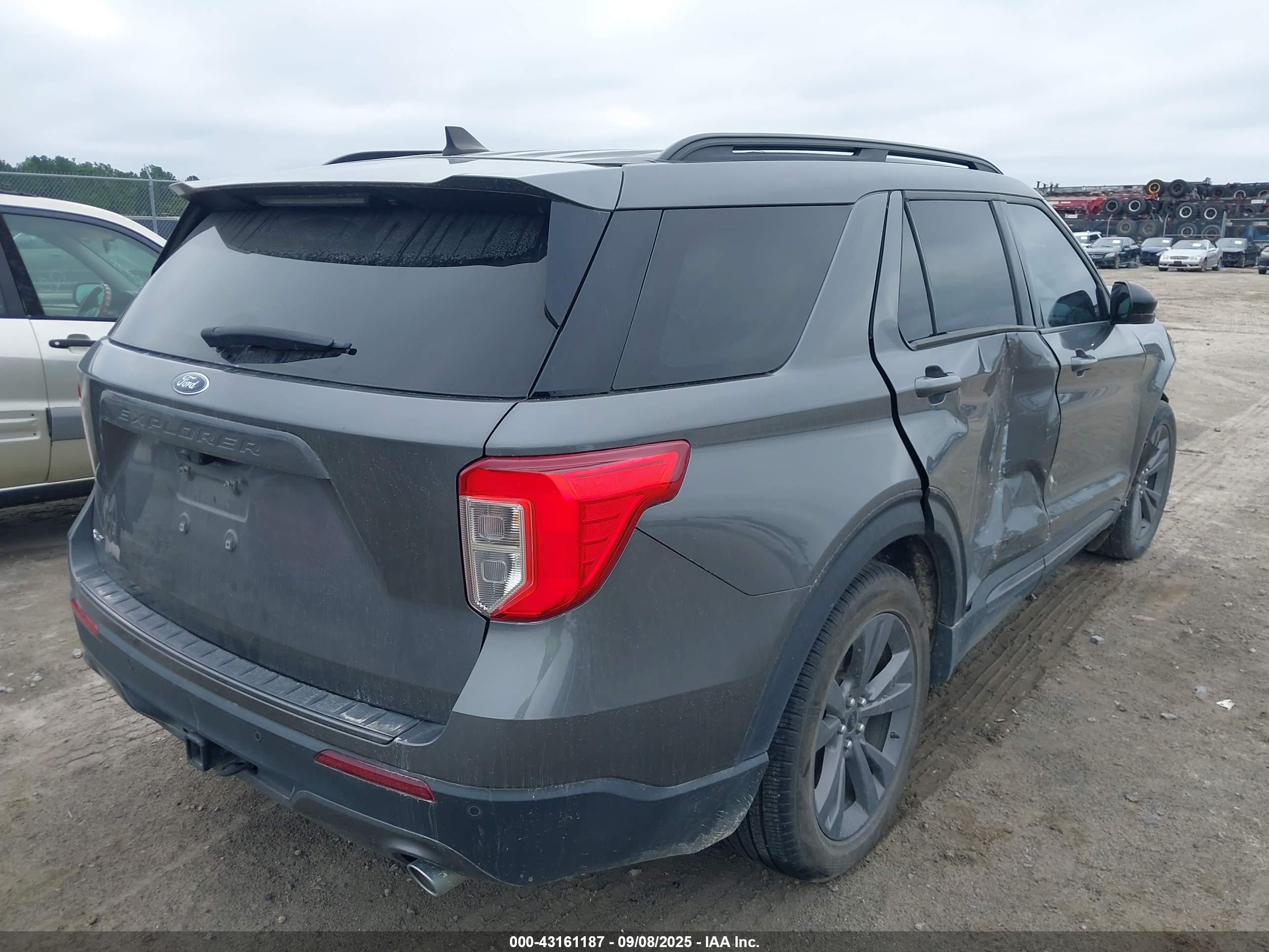 FORD EXPLORER image 4