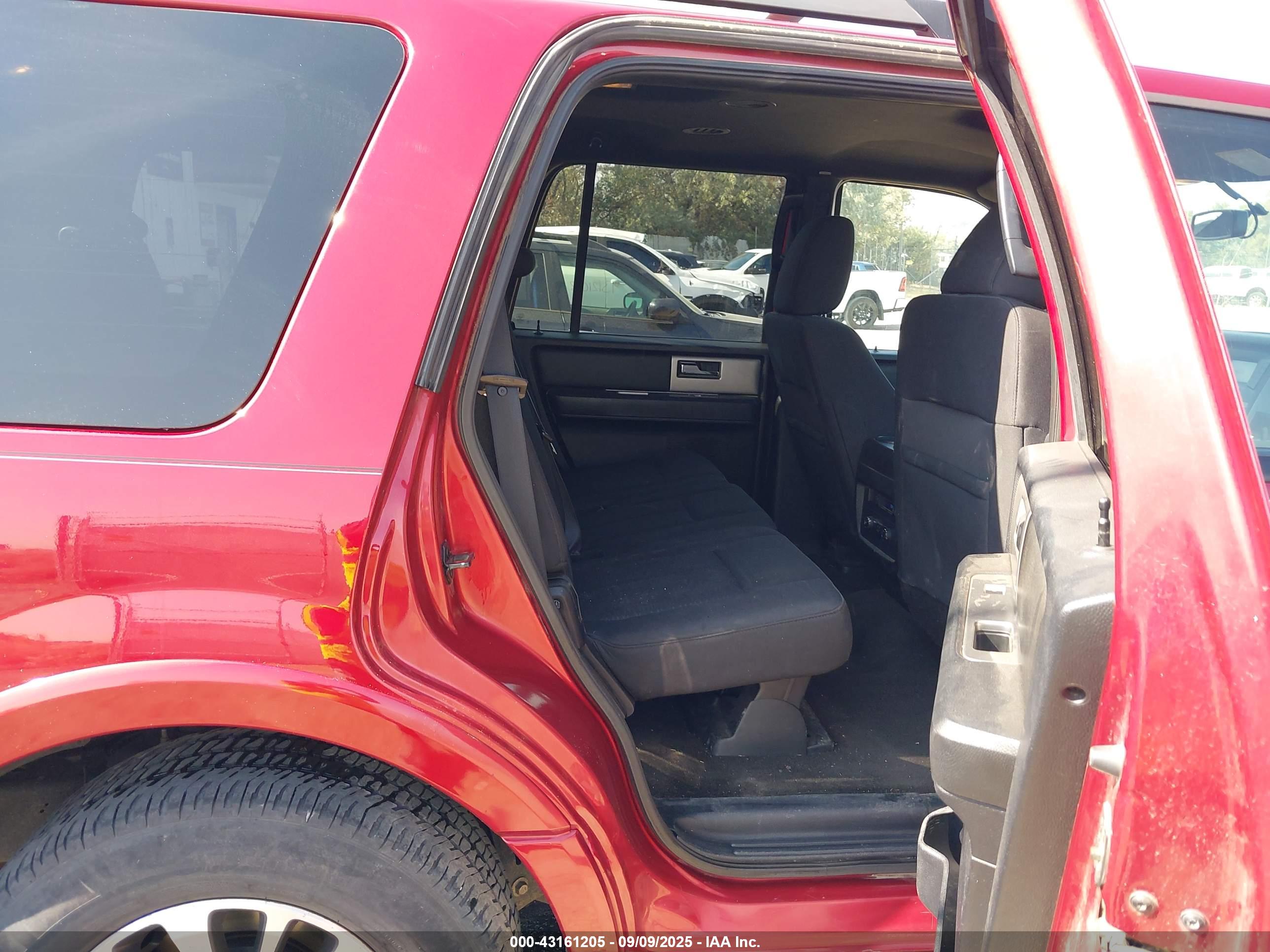 FORD EXPEDITION image 8