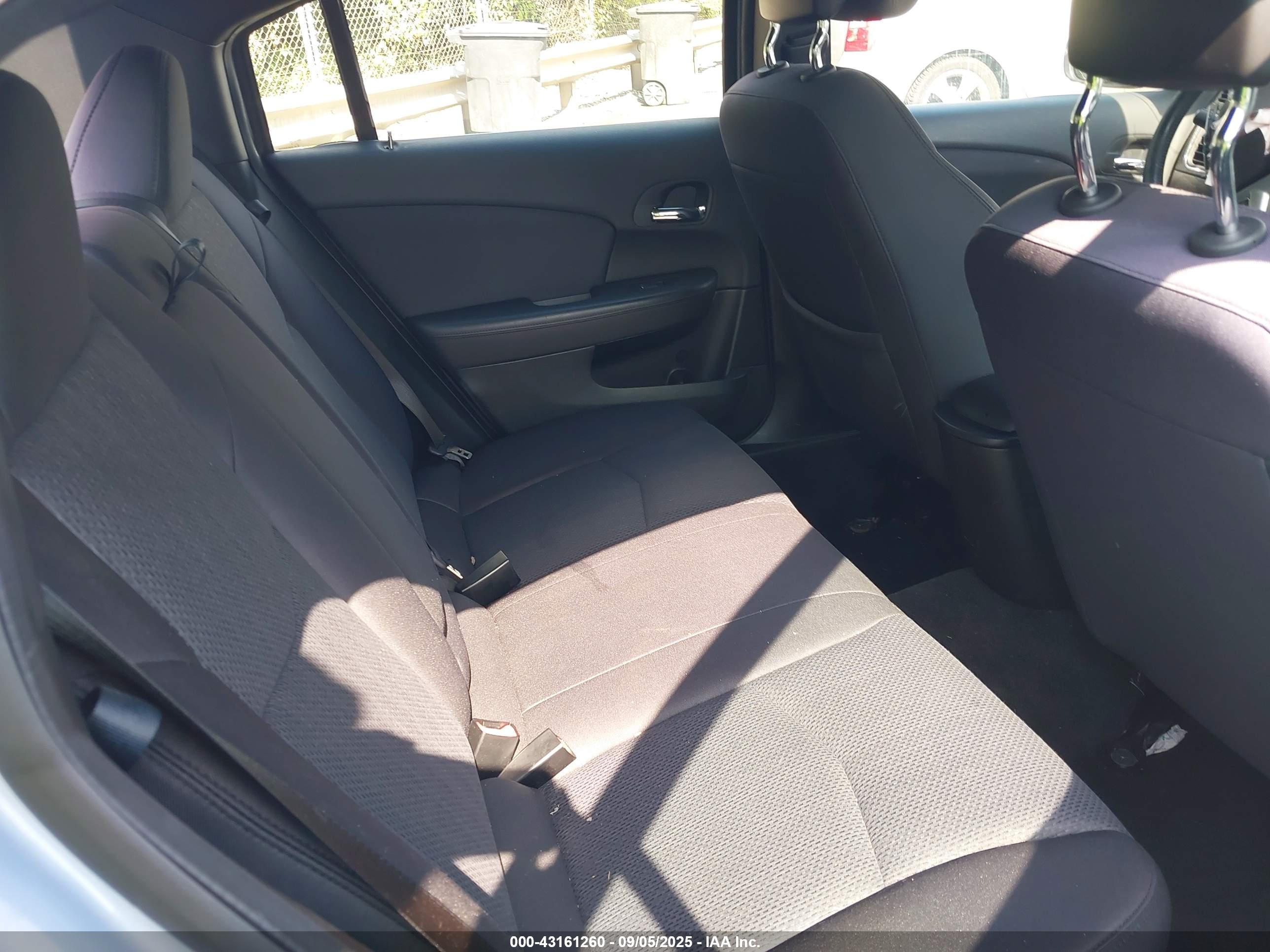 CHRYSLER 200 image 8