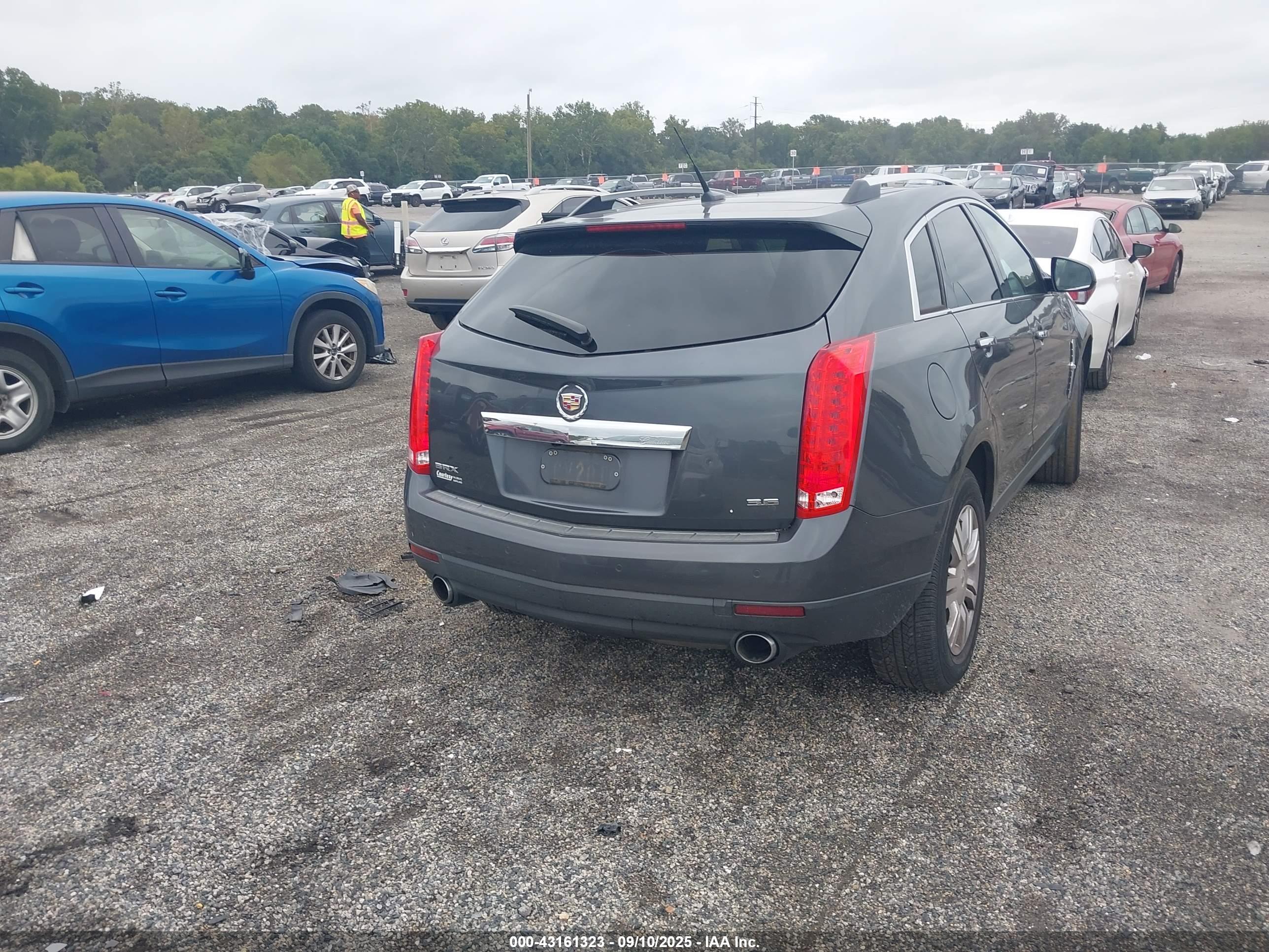 CADILLAC SRX image 4